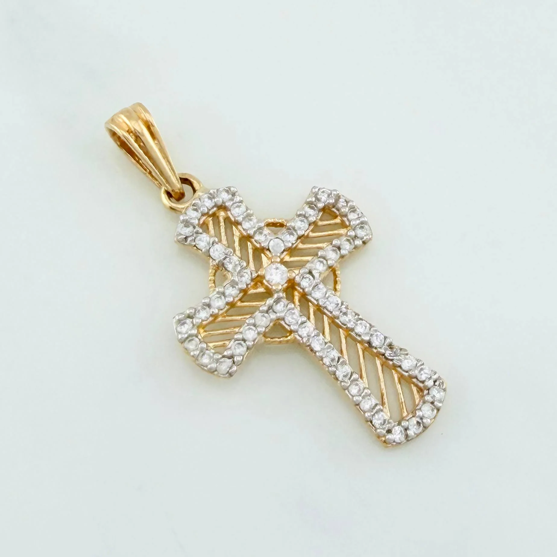 Dije Cruz 1.85 g / 3 cm Dos Oros Amarillo Blanco 18K - Image 2
