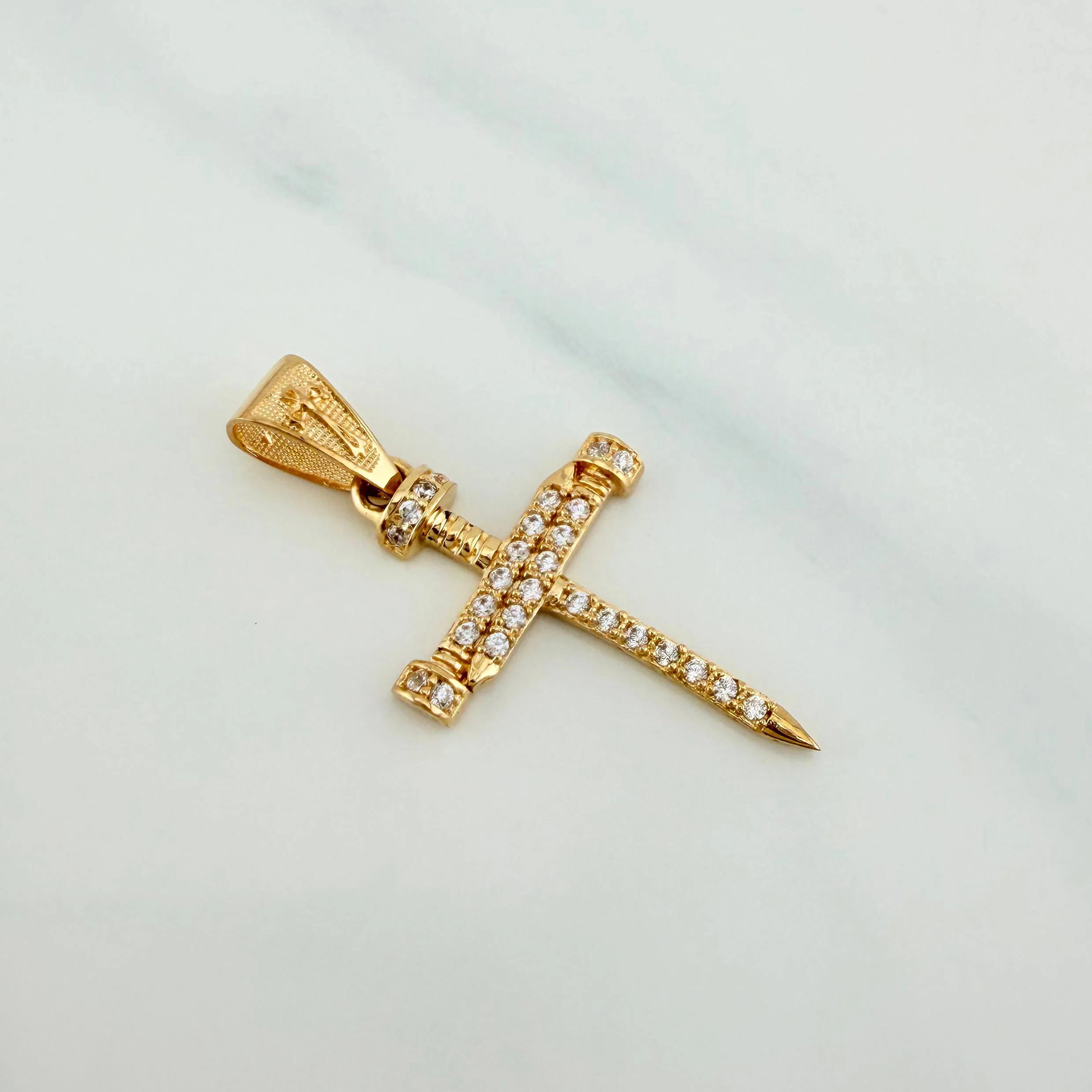 Dije Cruz Clavo 2.25 g / 3.4 cm Oro Amarillo 18K - Image 3