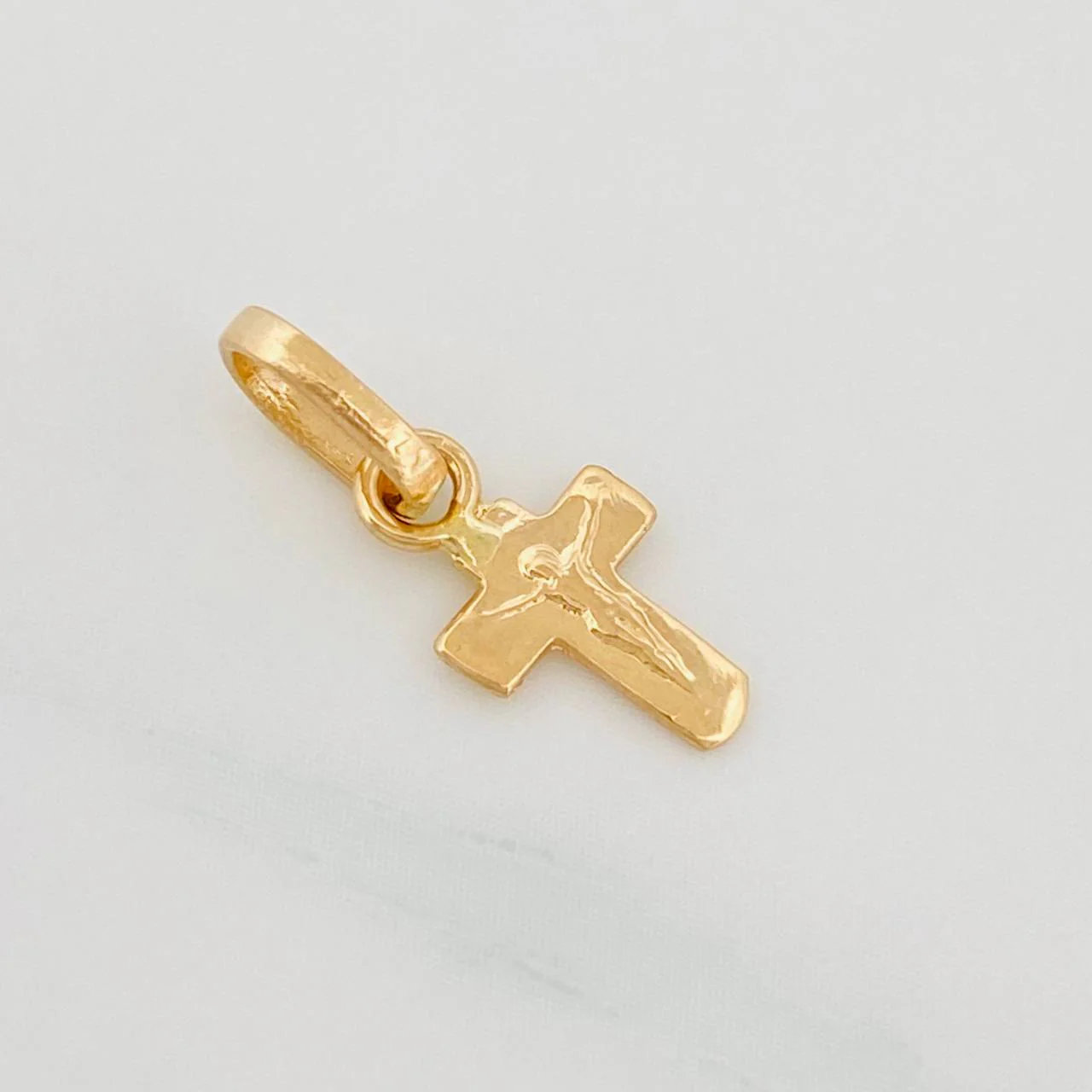 Dije Cruz Cristo 0.4g / 1.5cm Oro Amarillo 18K - Image 2