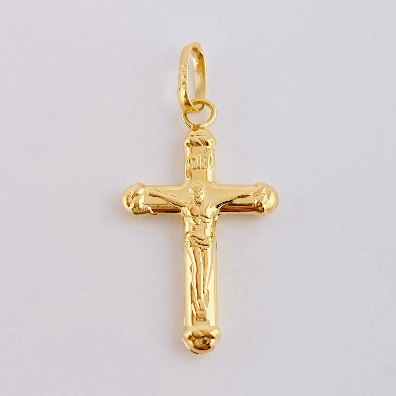 Dije Cruz Cristo 0.75gr / 2.7cm / Oro Amarillo 18K