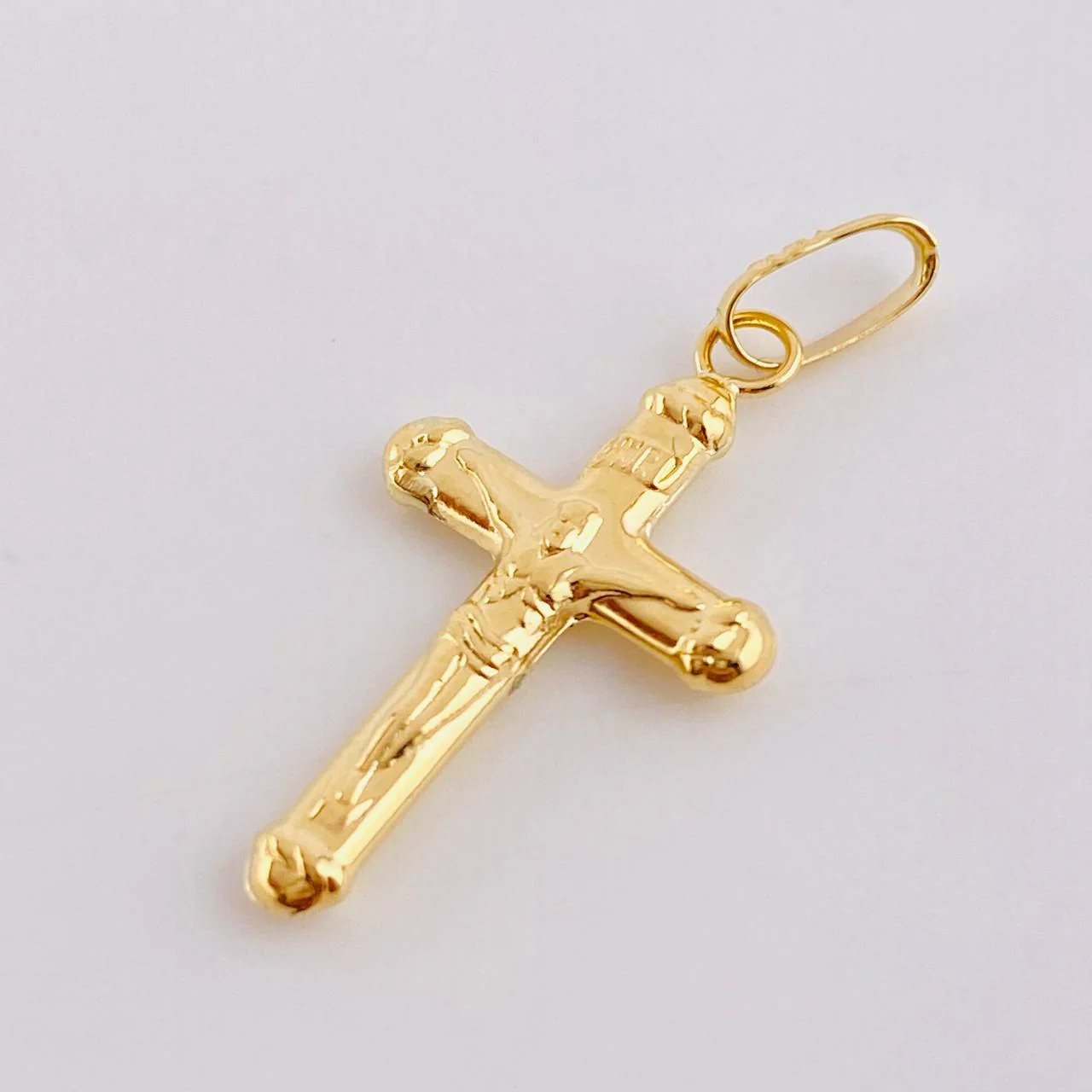 Dije Cruz Cristo 0.75gr / 2.7cm / Oro Amarillo 18K * - Image 2