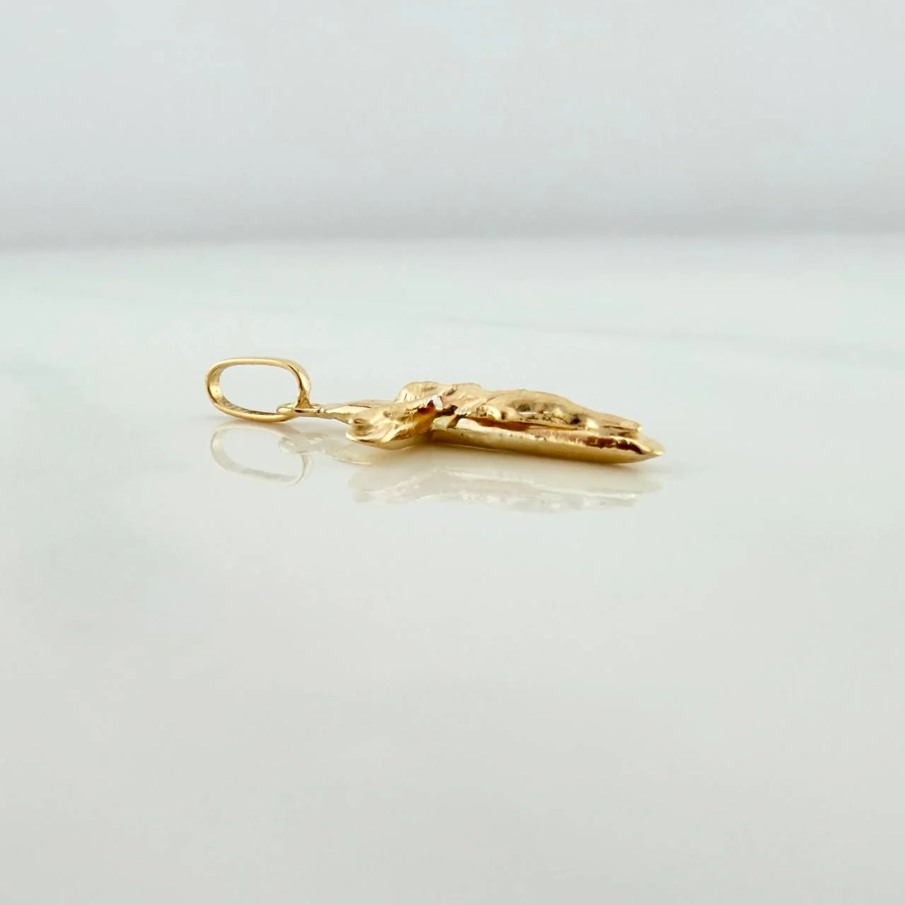 Dije Cruz Cristo 0.75gr / 3cm / Oro Amarillo 18K - Image 2