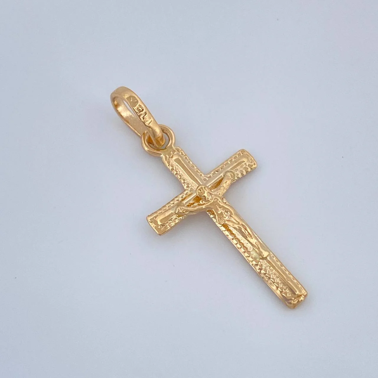 Dije Cruz Cristo 0.9gr / 2.5cm / Oro Amarillo 18K % - Image 2