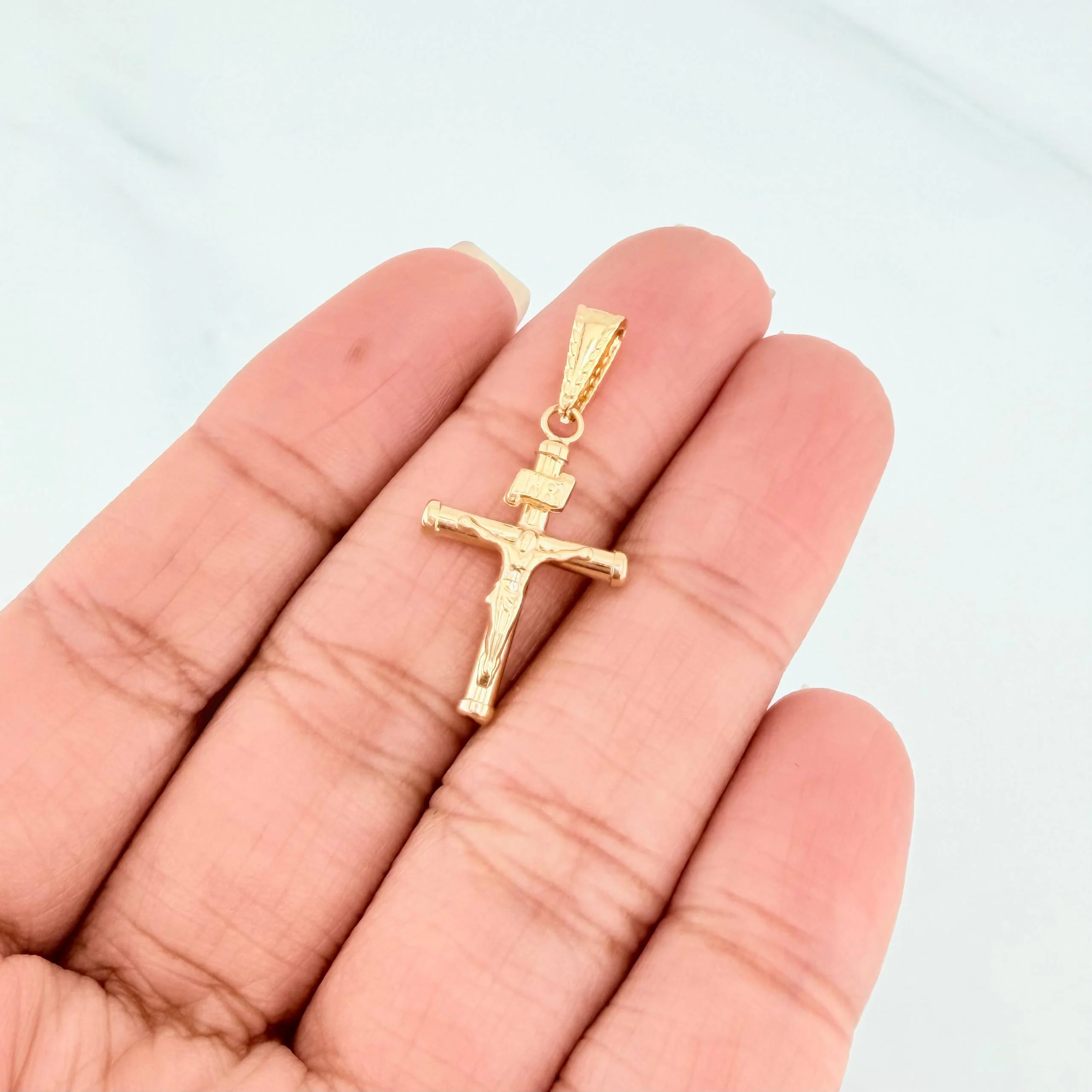 Dije Cruz Cristo 1.1 g / 3.1 cm Oro Amarillo 18K - Image 4