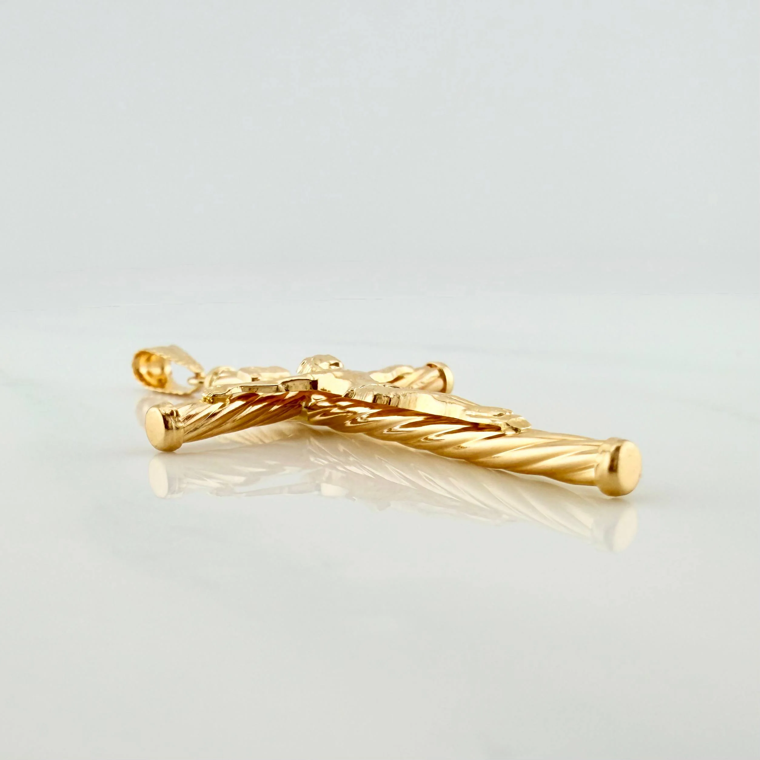 Dije Cruz Cristo 1.35 g / 4.5 cm Oro Amarillo 18K - Image 3