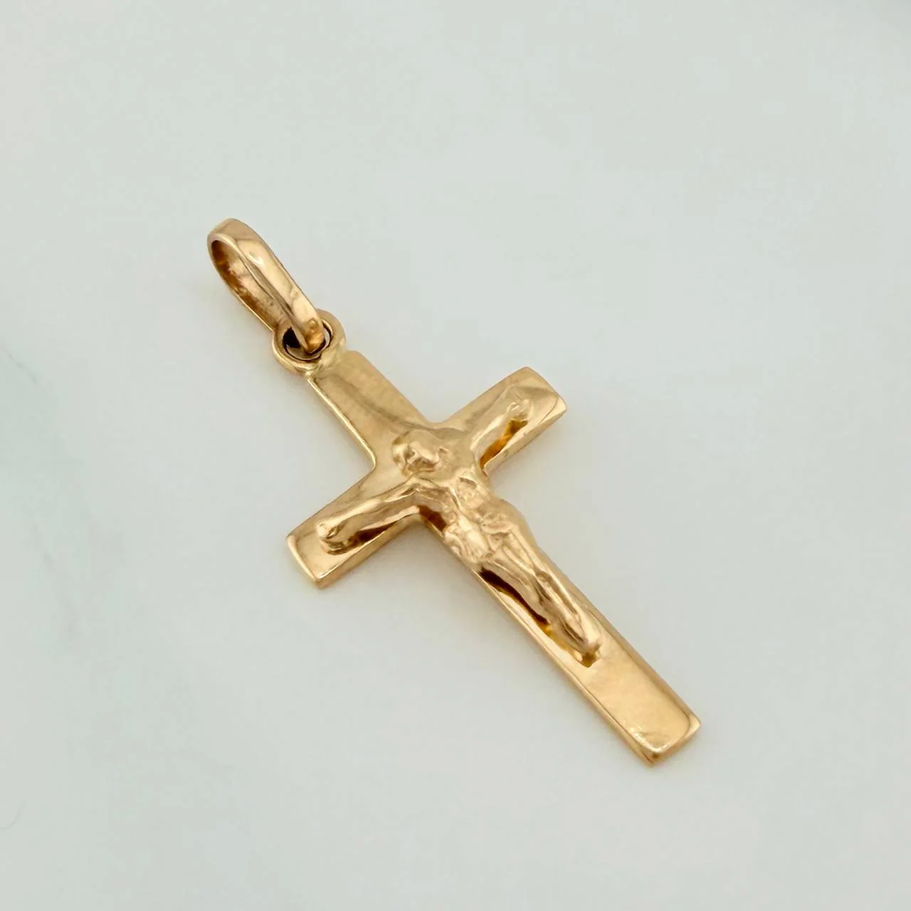 Dije Cruz Cristo 1.35gr / 2.8cm / Oro Amarillo 18K - Image 3