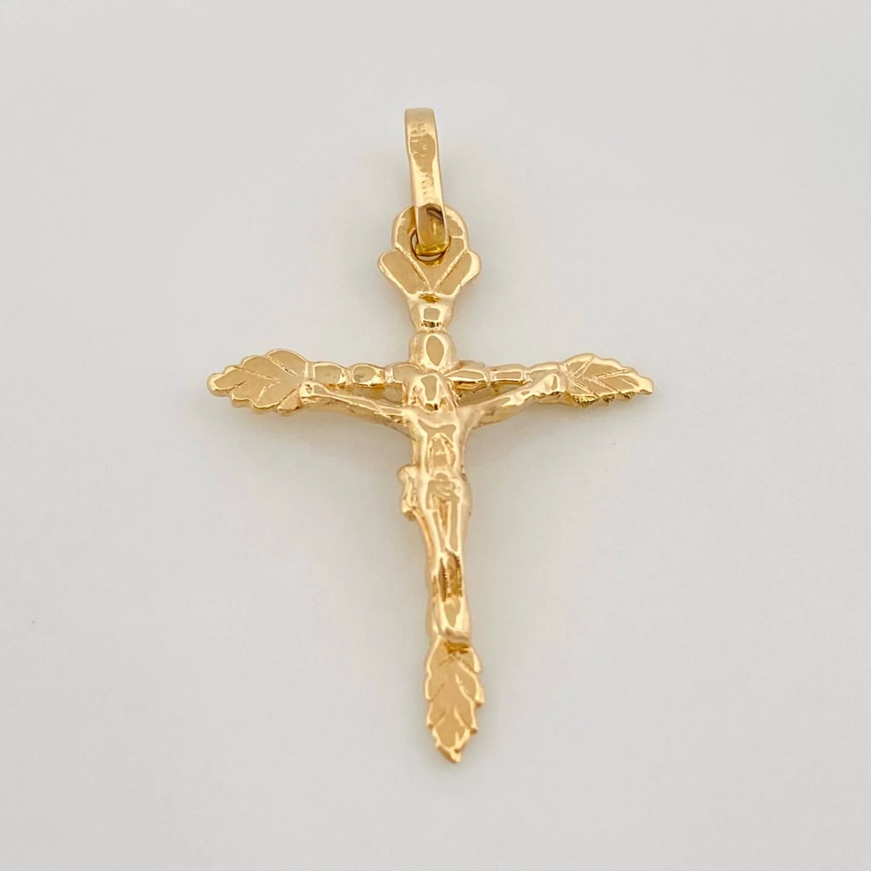 Dije Cruz Cristo 1.4 g / 2.7 cm Oro Amarillo 18K
