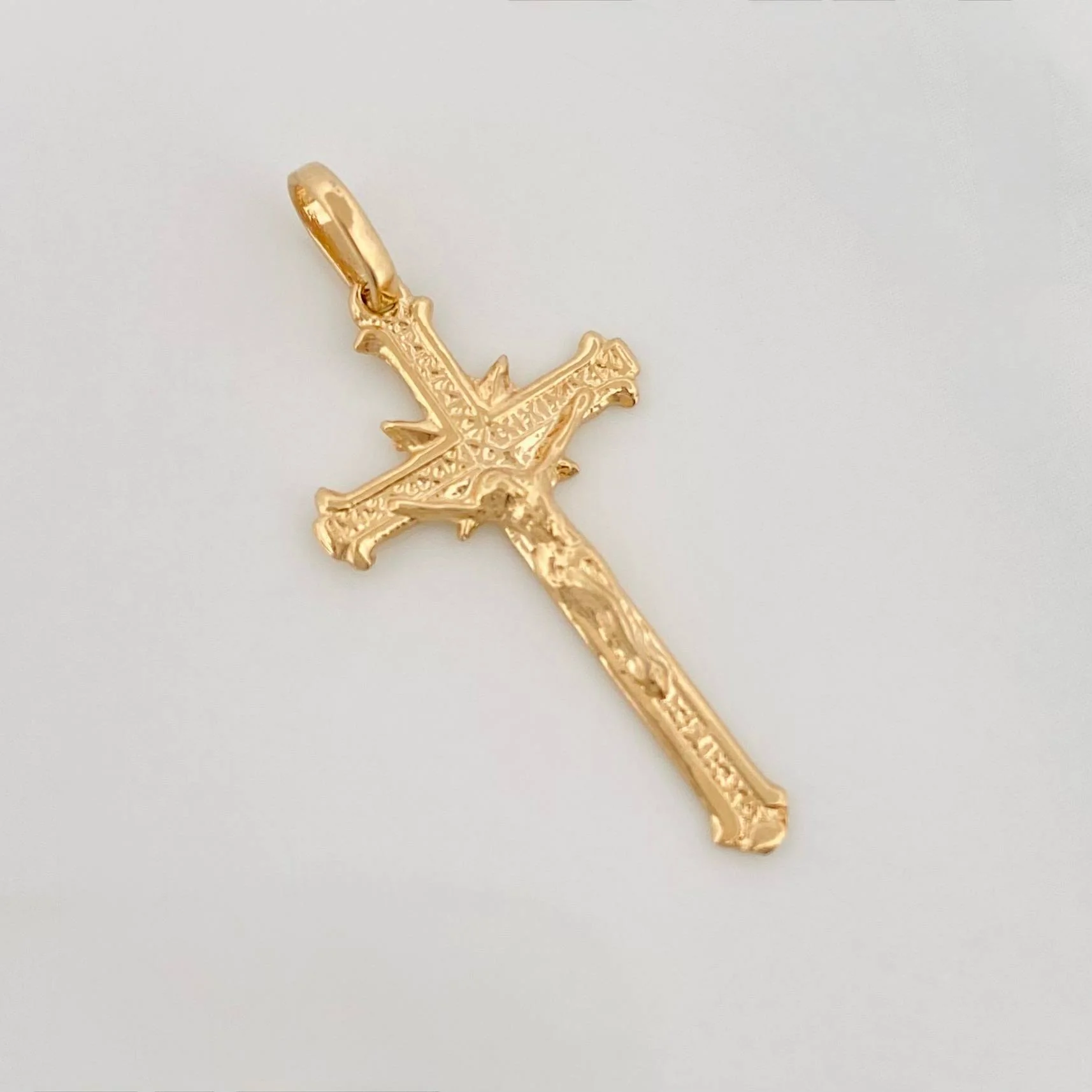 Dije Cruz Cristo 1.4 g / 3.1 cm Oro Amarillo 18K - Image 2