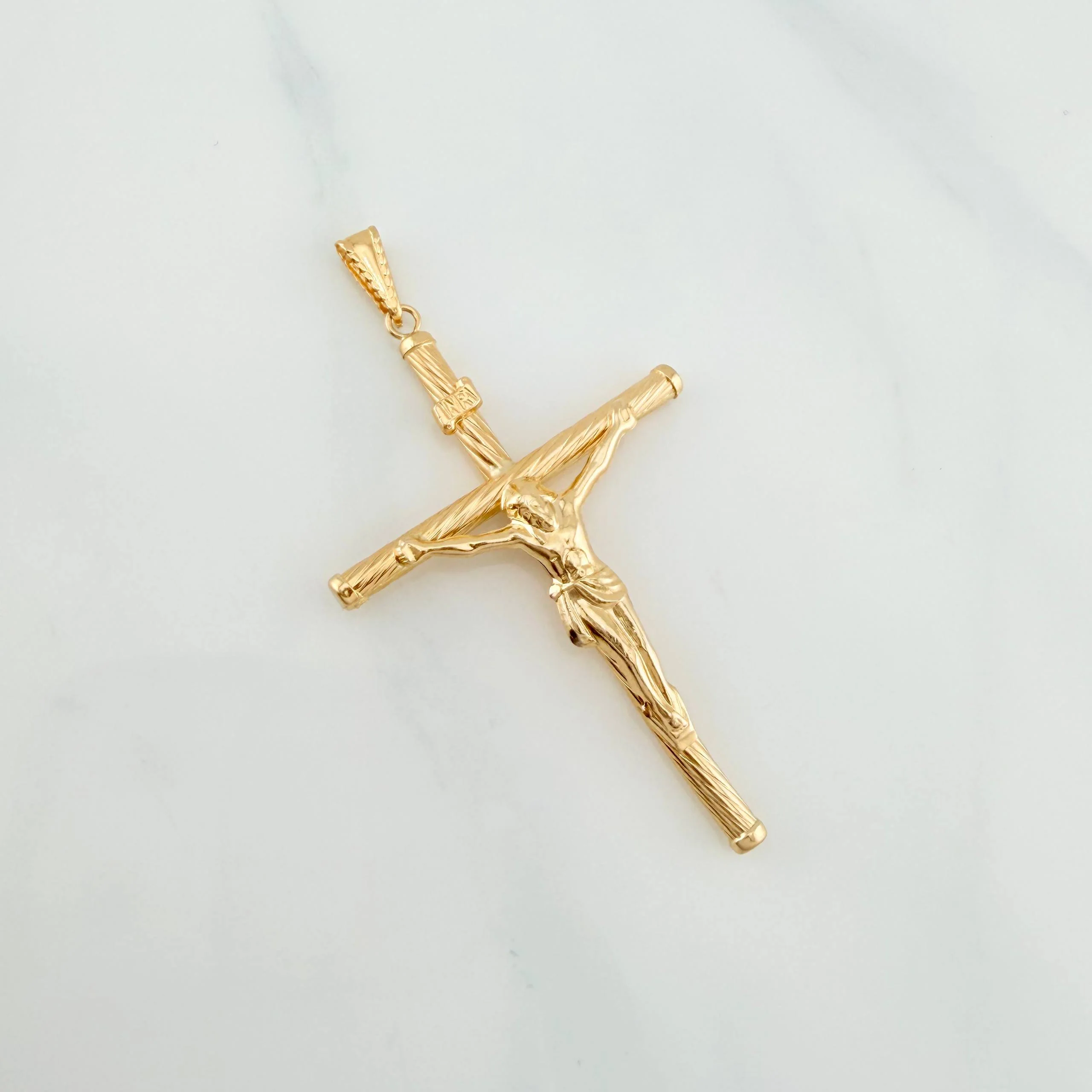 Dije Cruz Cristo 1.8 g / 5.6 cm Oro Amarillo 18K - Image 2