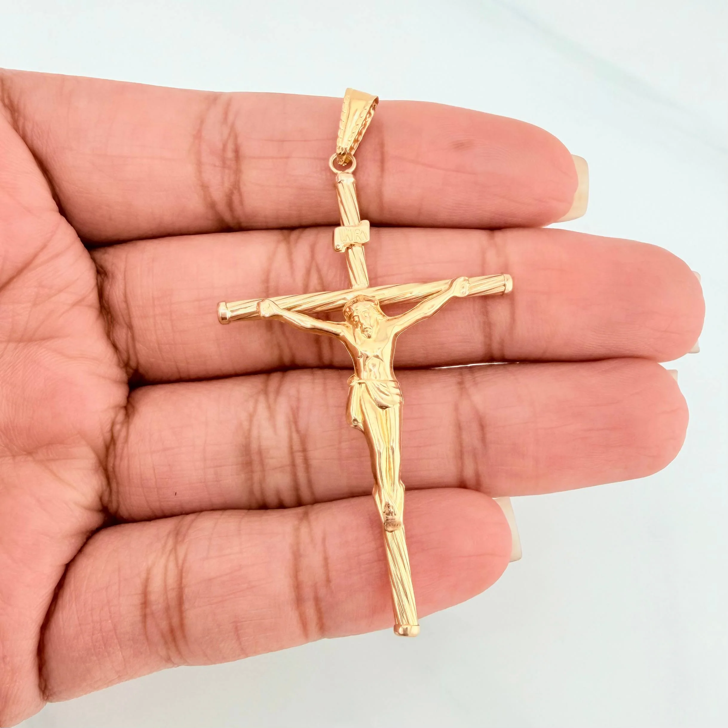 Dije Cruz Cristo 1.95 g / 5.9 cm Oro Amarillo 18K - Image 4