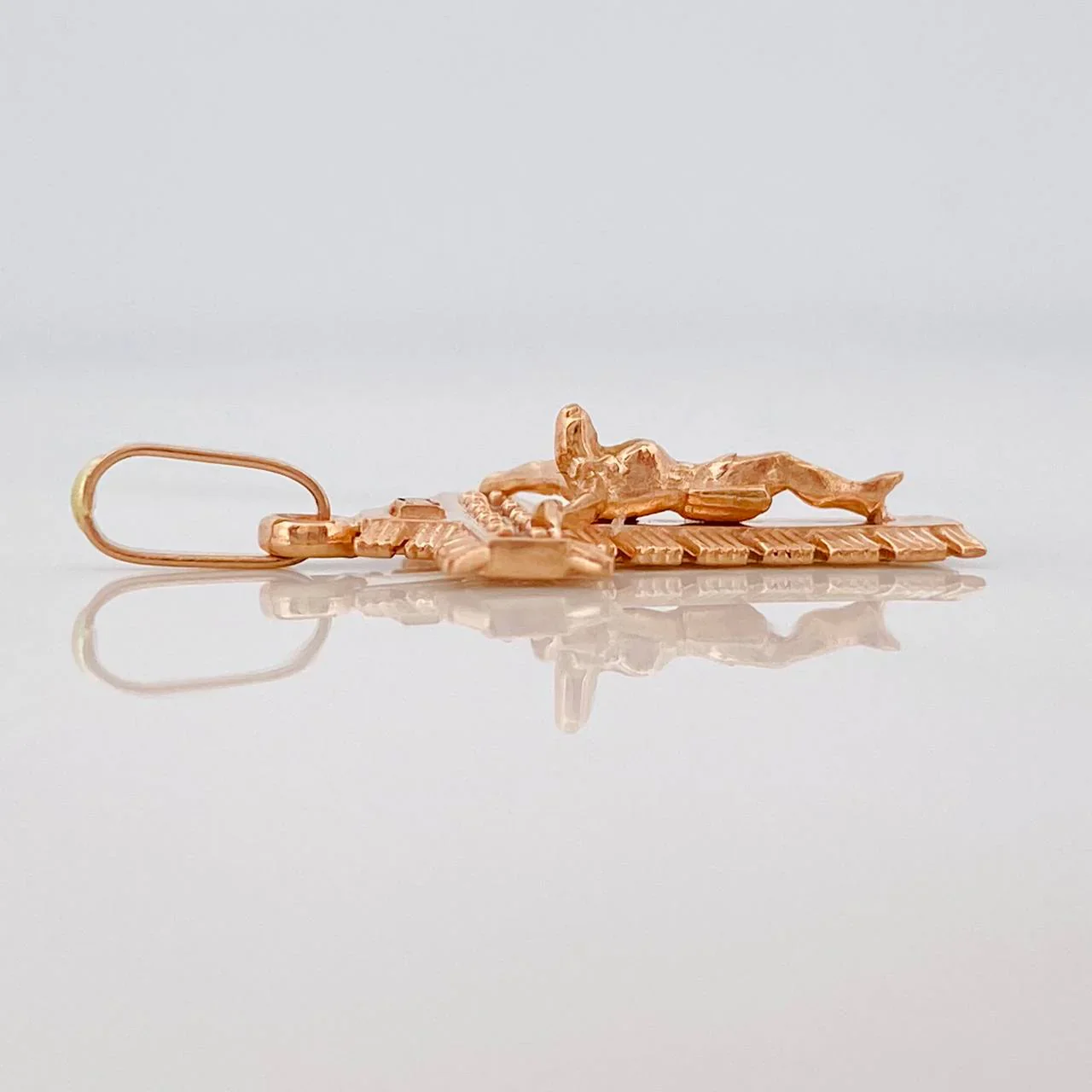 Dije Cruz Cristo 2.1 g / 2.5 cm Oro Rosa 18K - Image 3