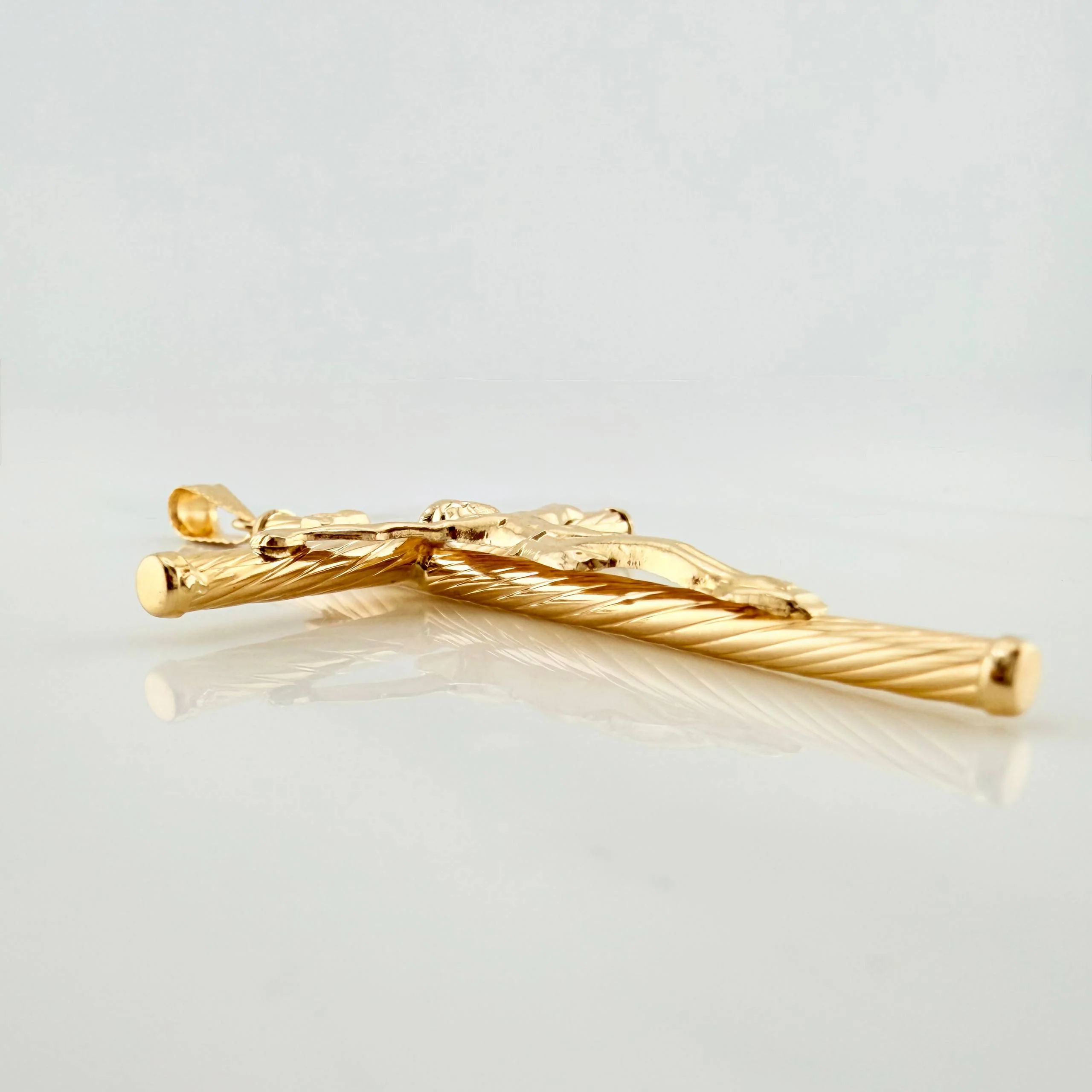 Dije Cruz Cristo 2.15 g / 5.9 cm Oro Amarillo 18K - Image 3