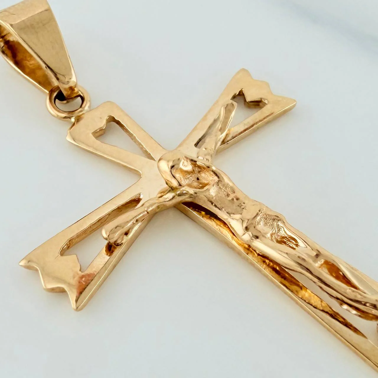 Dije Cruz Cristo 2.55gr / 3.7cm / Oro Amarillo 18K % - Image 4