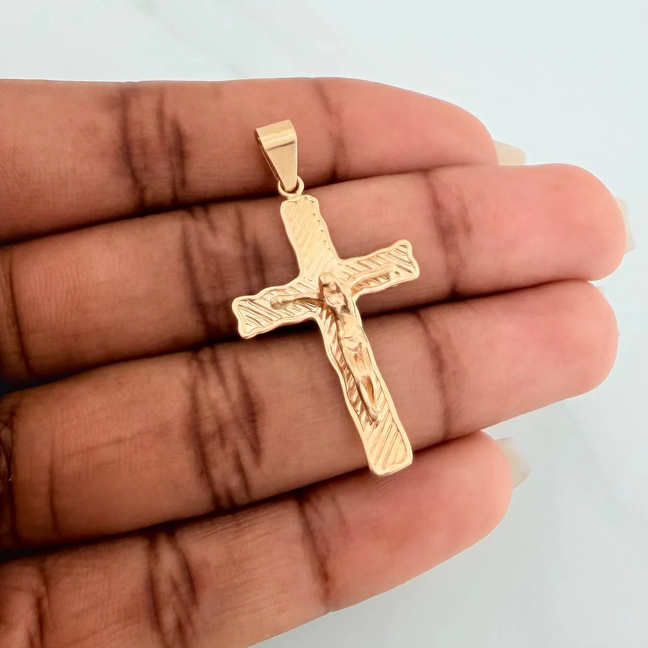 Dije Cruz Cristo 2.7gr / 4cm / Oro Amarillo 18K - Image 4