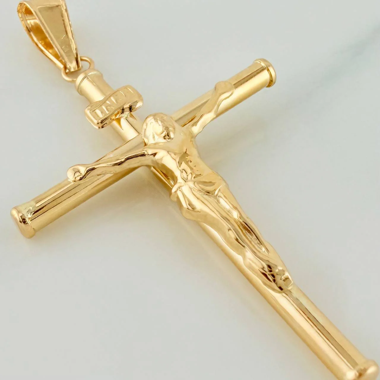 Dije Cruz Cristo 2.8gr / 5.3cm / Oro Amarillo 18K % - Image 4