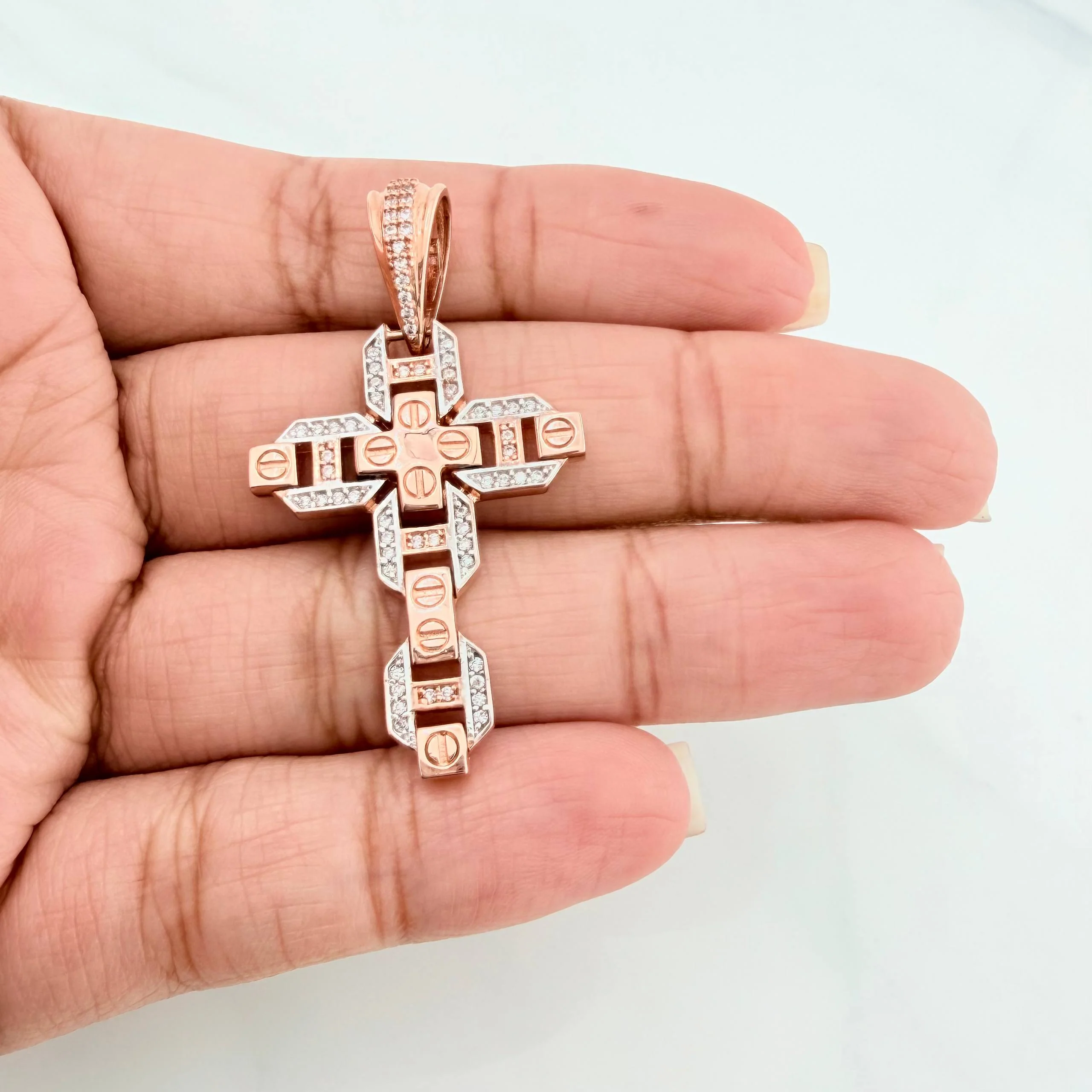 Dije Cruz Cristo 6.3 g / 4.5 cm Dos Oros Blanco Rosa 18K - Image 4