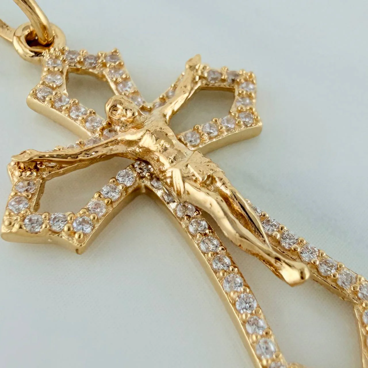 Dije Cruz Cristo Gotica 2.35gr / 3.5cm / Oro Amarillo 18K - Image 3