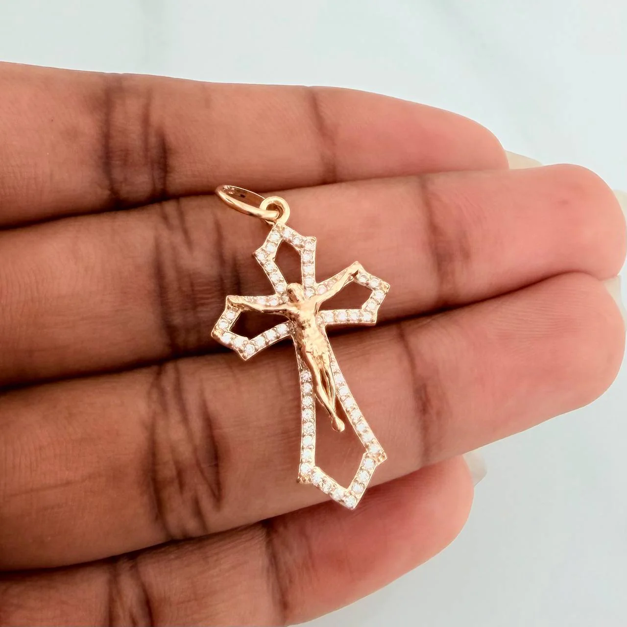 Dije Cruz Cristo Gotica 2.35gr / 3.5cm / Oro Amarillo 18K - Image 4