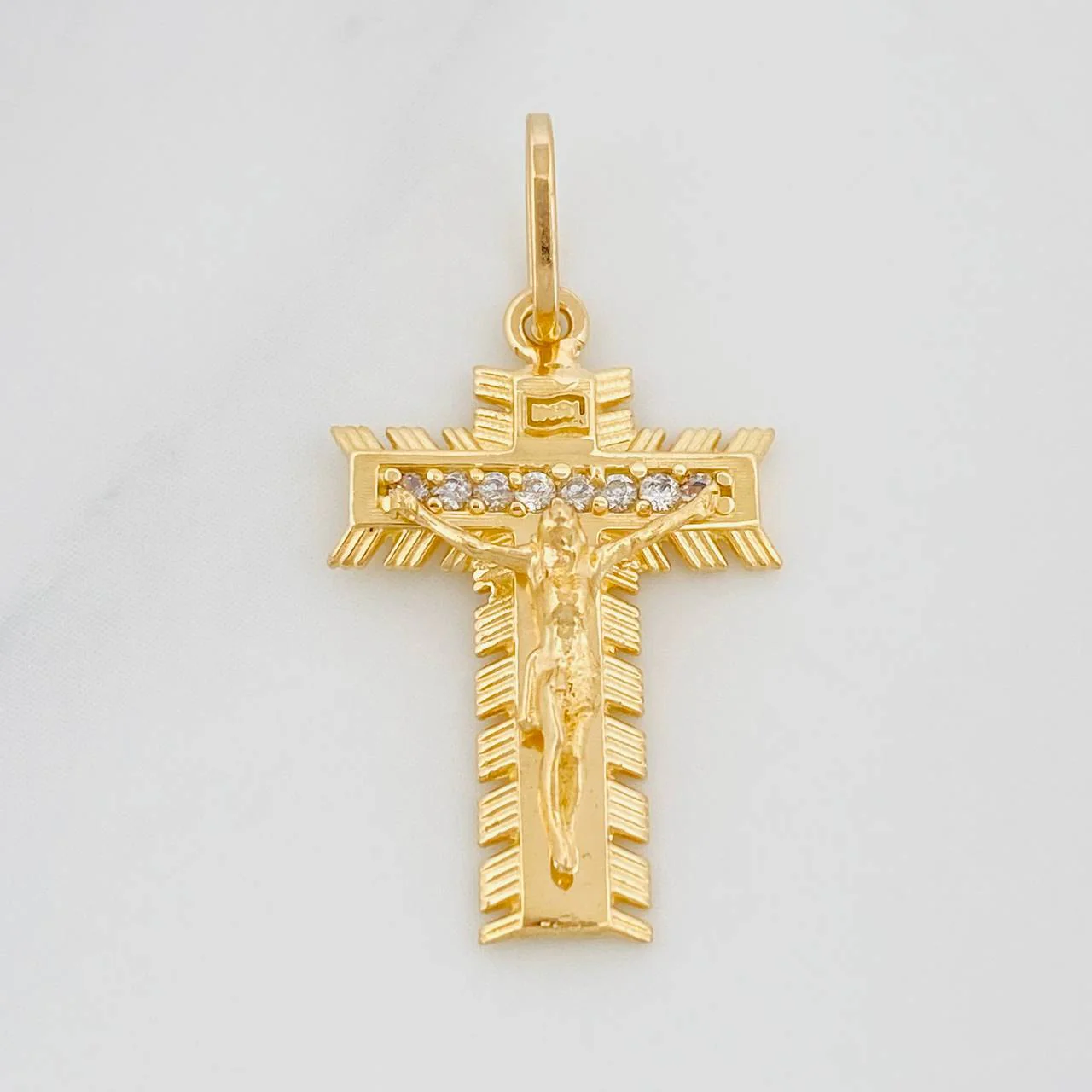 Dije Cruz Cristo Milagroso 2.1g / 2.7cm Oro Amarillo 18K