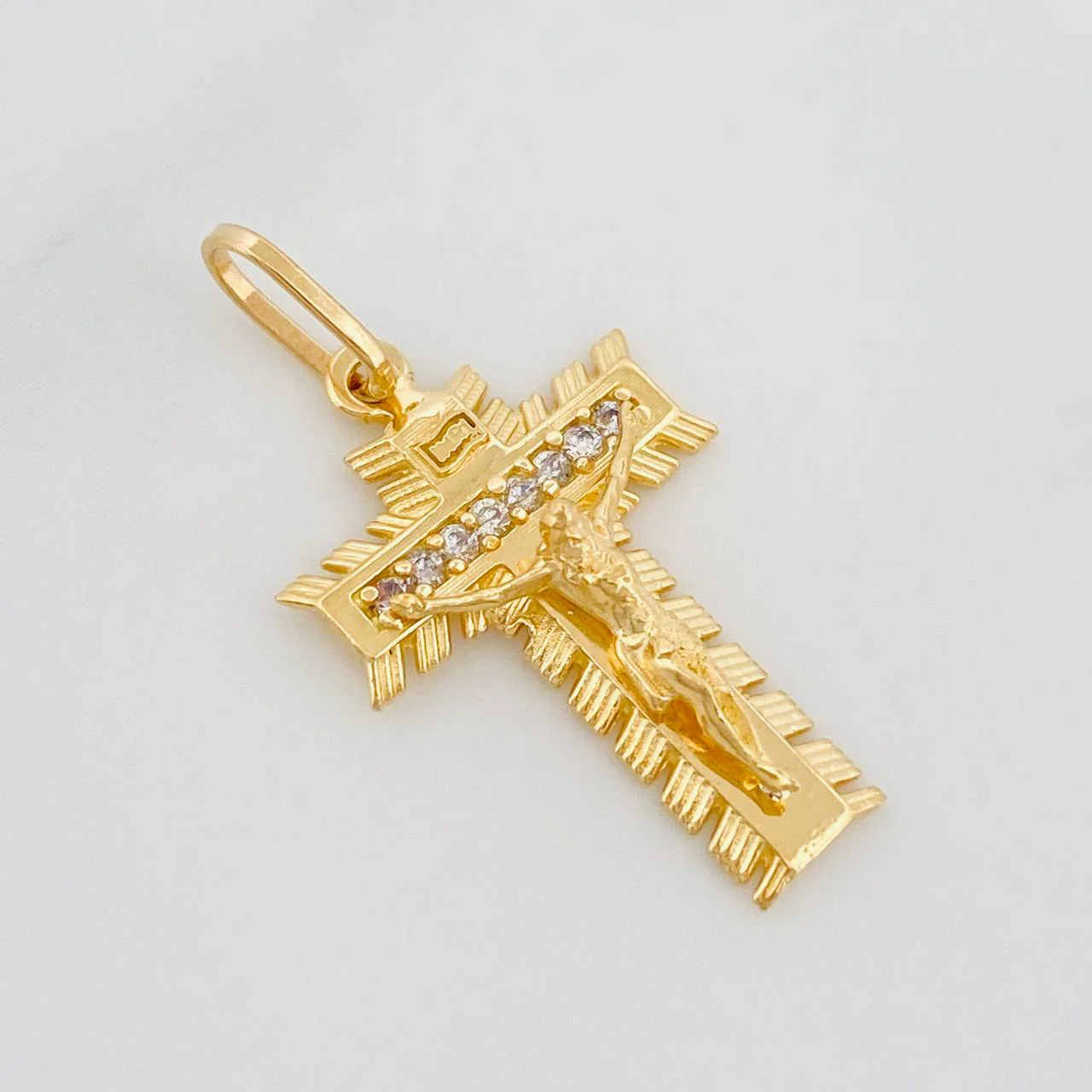 Dije Cruz Cristo Milagroso 2.1g / 2.7cm Oro Amarillo 18K - Image 2
