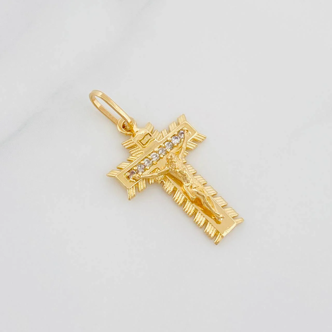 Dije Cruz Cristo Milagroso 2.1g / 2.7cm Oro Amarillo 18K - Image 3