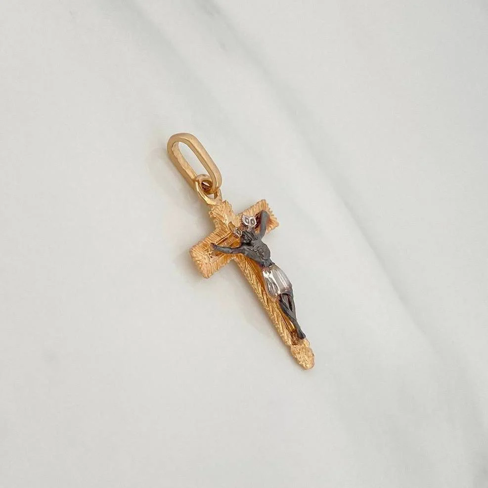 Dije Cruz Cristo Milagroso De Buga 1.55 g / 2.8 cm Tres Oros 18K - Image 3