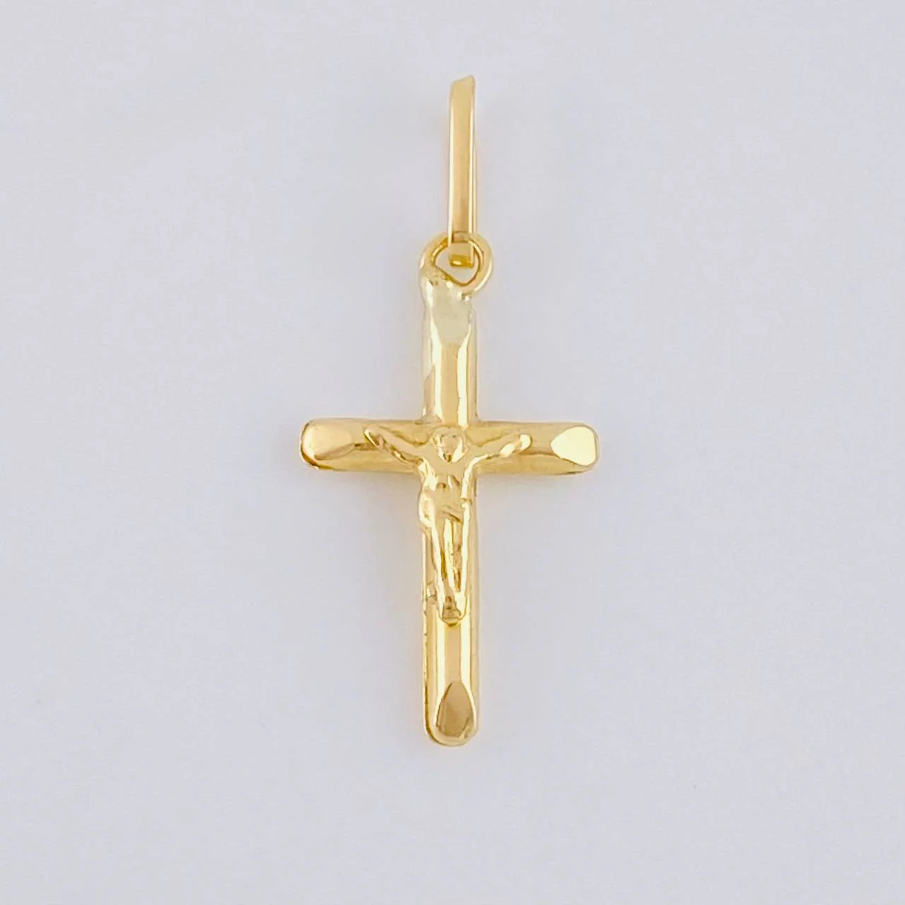 Dije Cruz Cristo Puntas Planas 0.35 g / 2 cm Oro Amarillo 18K