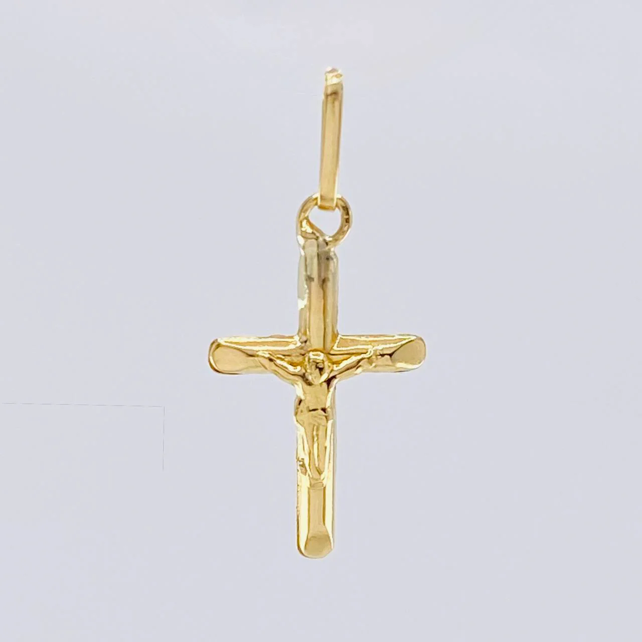 Dije Cruz Cristo Puntas Planas 0.35 g / 2 cm Oro Amarillo 18K - Image 2