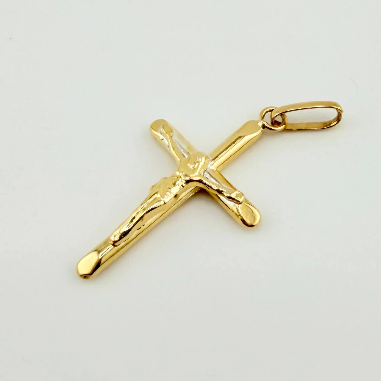 Dije Cruz Cristo Puntas Planas 0.6gr / 2.7cm / Oro Amarillo 18K * - Image 2