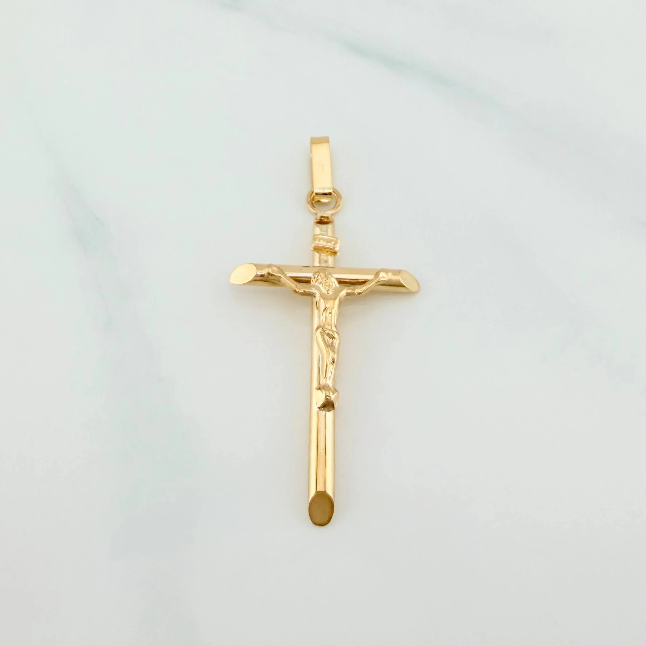 Dije Cruz Cristo Puntas Planas 1.2 g / 4.1 cm Oro Amarillo 18K