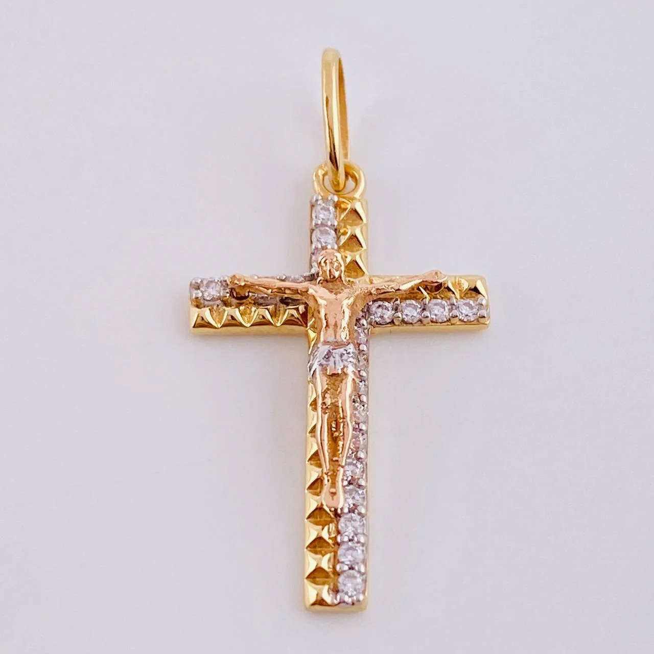 Dije Cruz Diamantado Lateral 1.9gr / 3cm / Oro Amarillo 18K