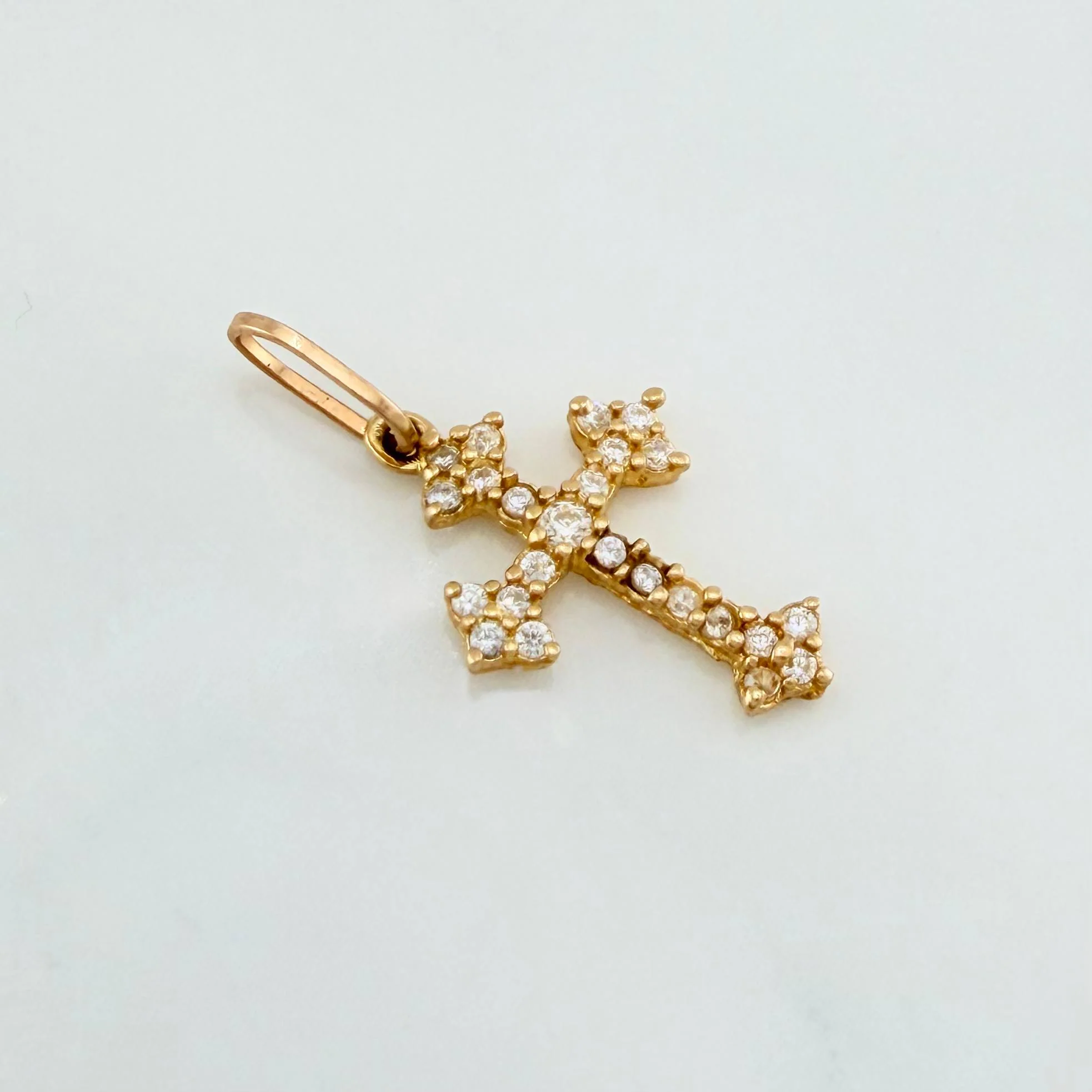 Dije Cruz Gotica 0.6 g / 2 cm Oro Amarillo 18K - Image 2