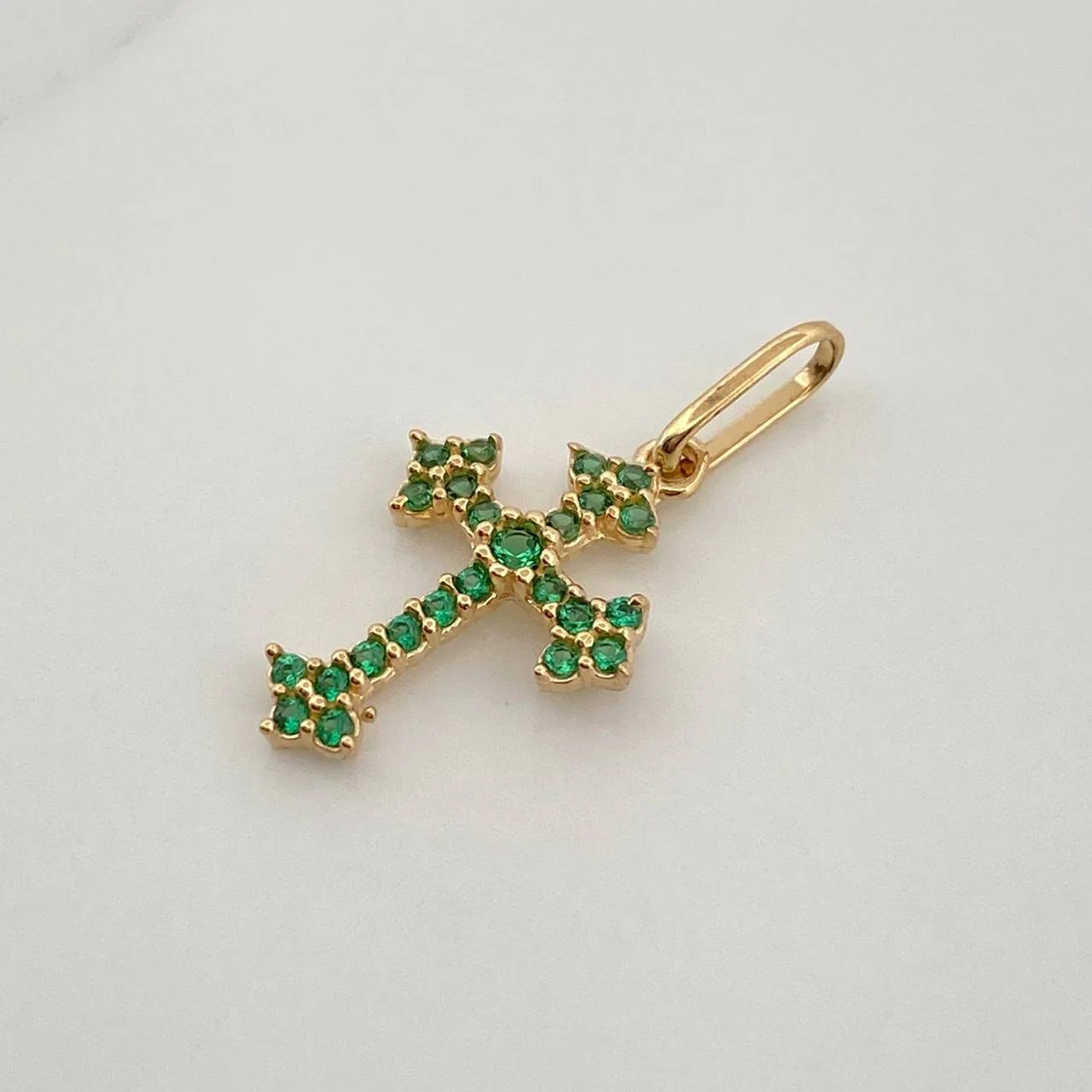 Dije Cruz Gotica 0.6gr / 2cm / Oro Amarillo 18K % - Image 2
