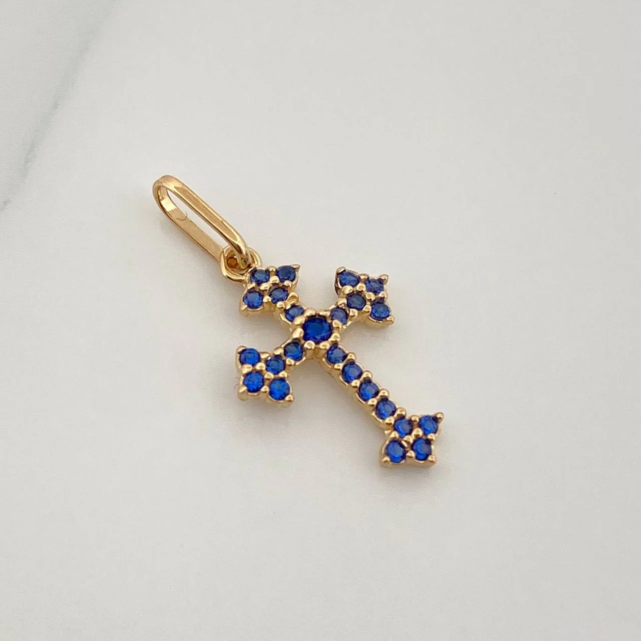Dije Cruz Gotica 0.6gr / 2cm / Oro Amarillo 18K % - Image 2