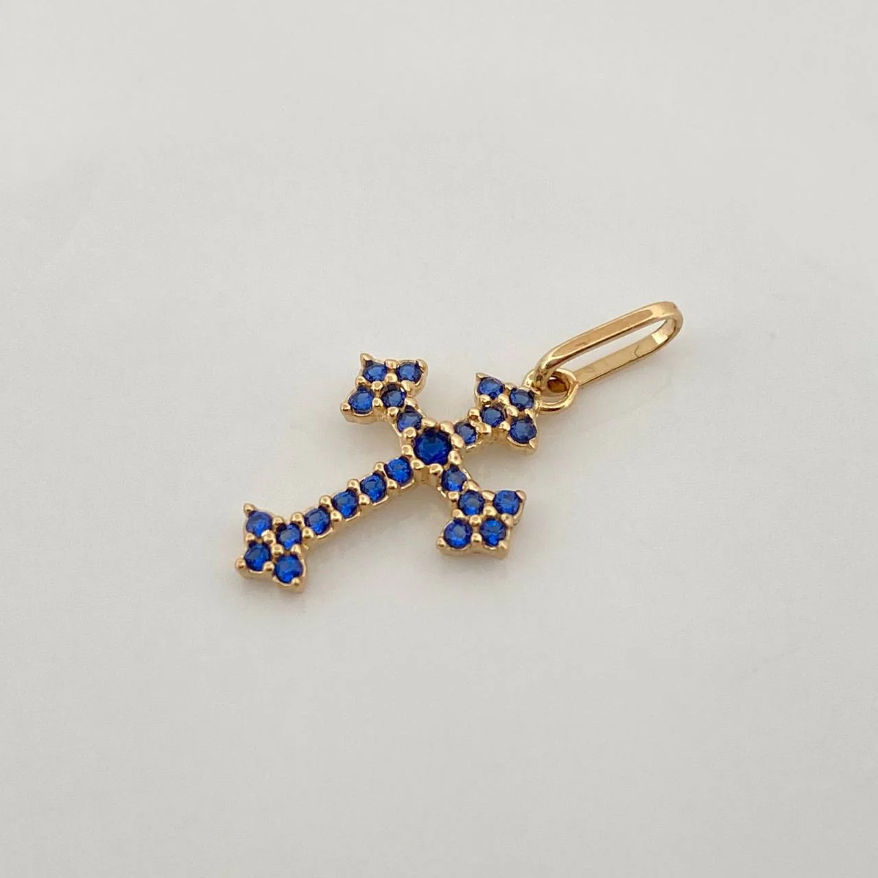 Dije Cruz Gotica 0.6gr / 2cm / Oro Amarillo 18K % - Image 3