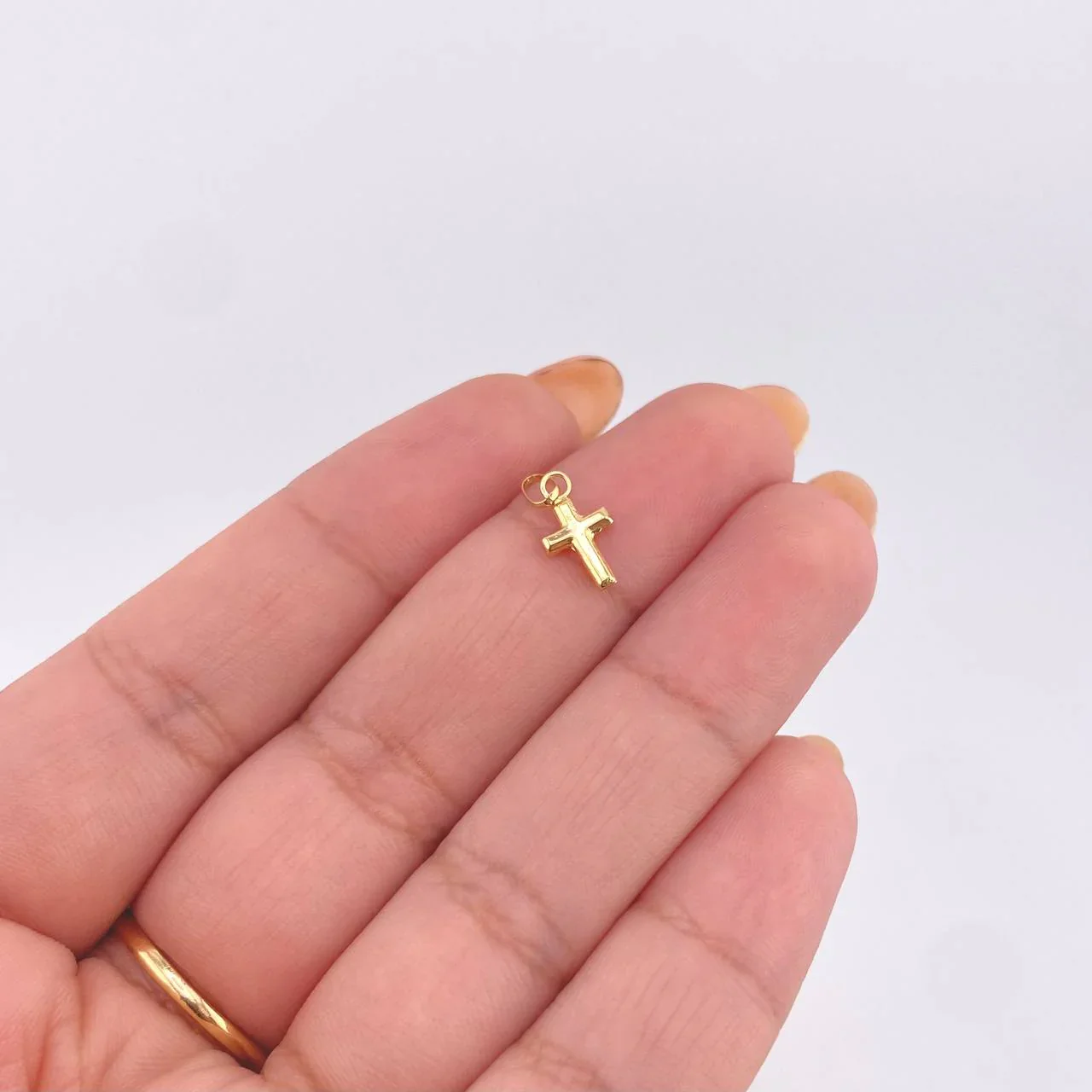 Dije Cruz Lisa 0.15 g / 1.4 cm Oro Amarillo 18K - Image 7