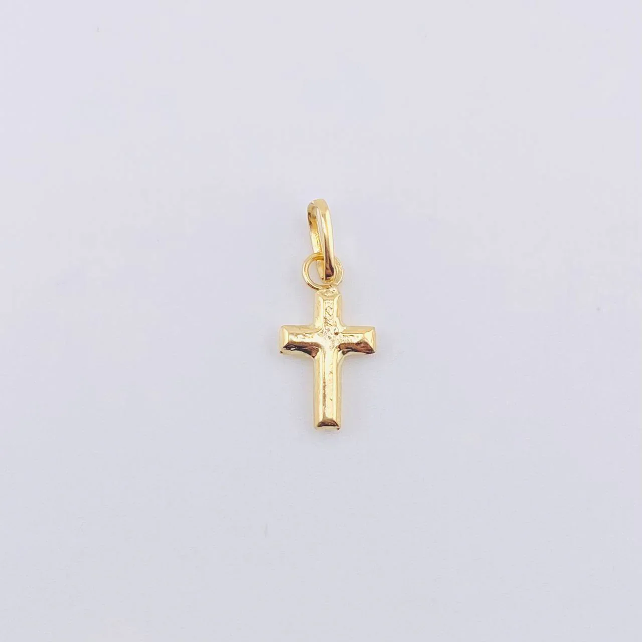 Dije Cruz Lisa 0.15 g / 1.4 cm Oro Amarillo 18K - Image 4