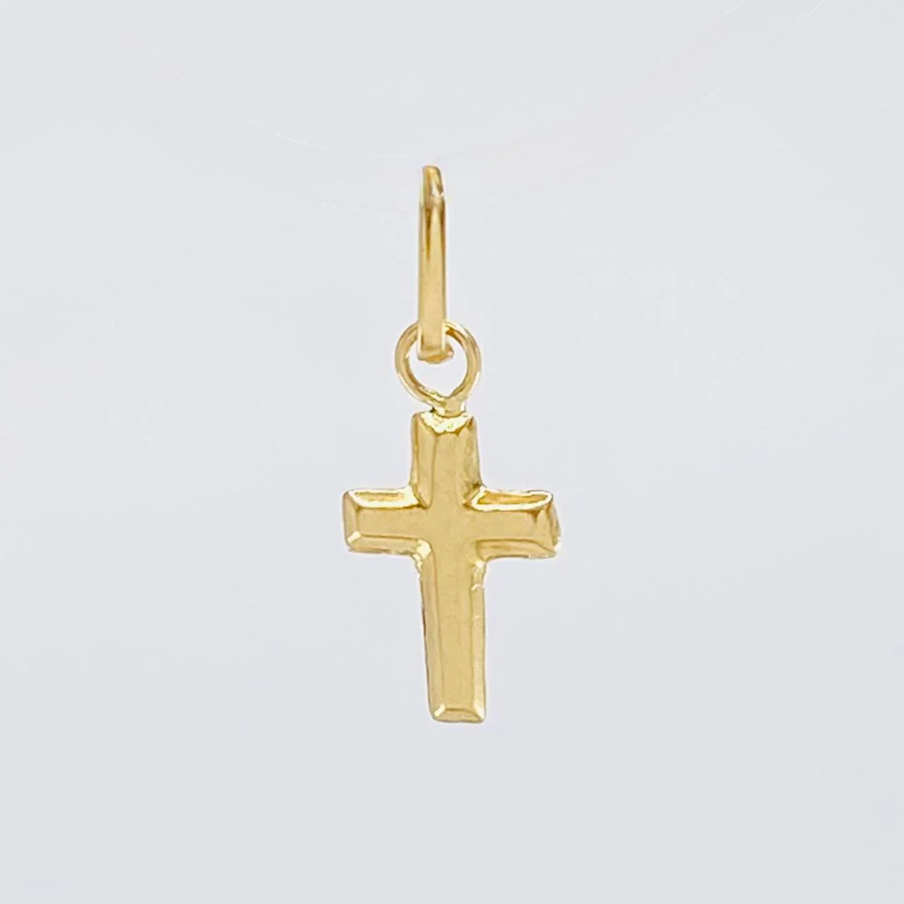 Dije Cruz Lisa 0.15g / 1.4cm Oro Amarillo 18K - Image 3