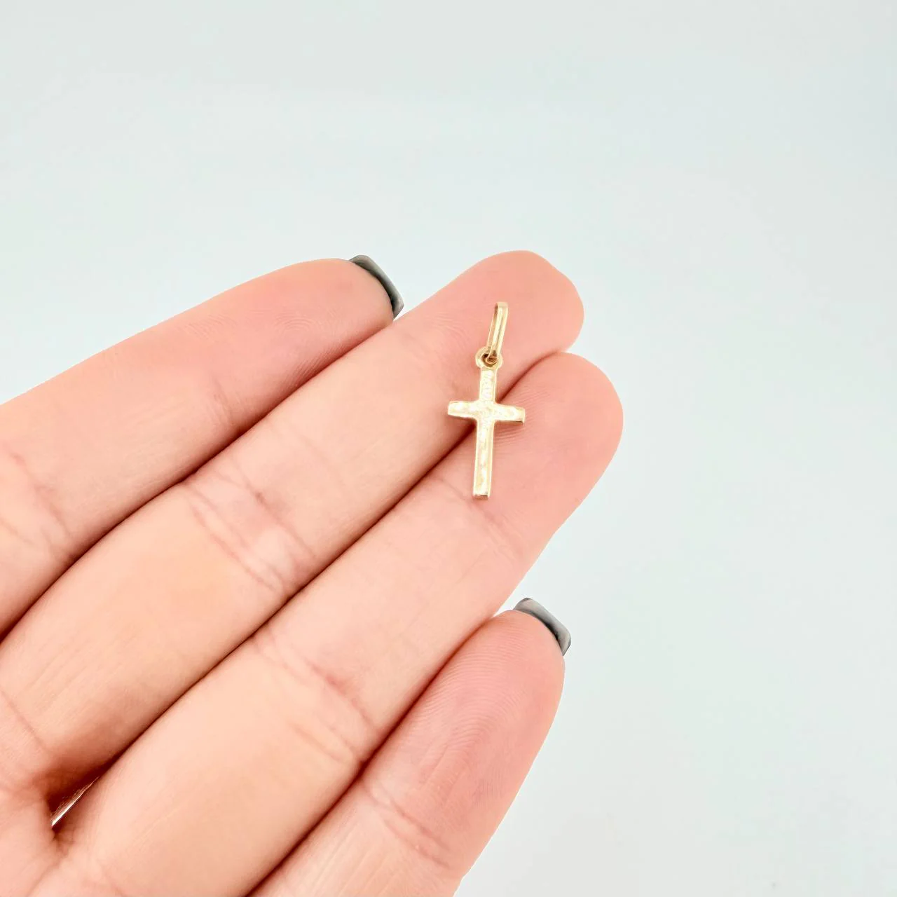 Dije Cruz Lisa 0.8g / 2cm Oro Amarillo 18K - Image 4
