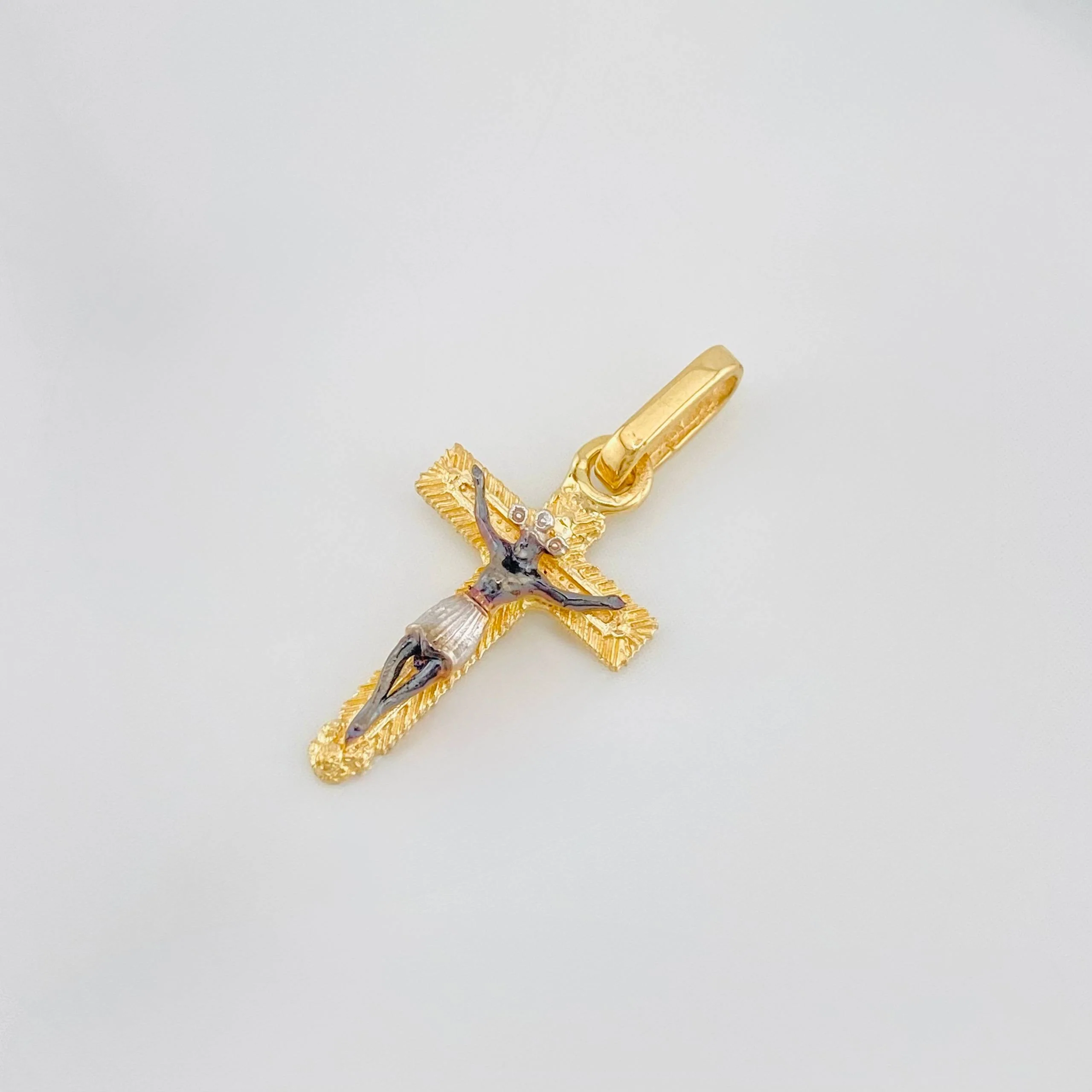 Dije Cruz Milagroso De Buga 0.95 g / 2.3 cm Tres Oros Amarillo Blanco Negro 18K - Image 3