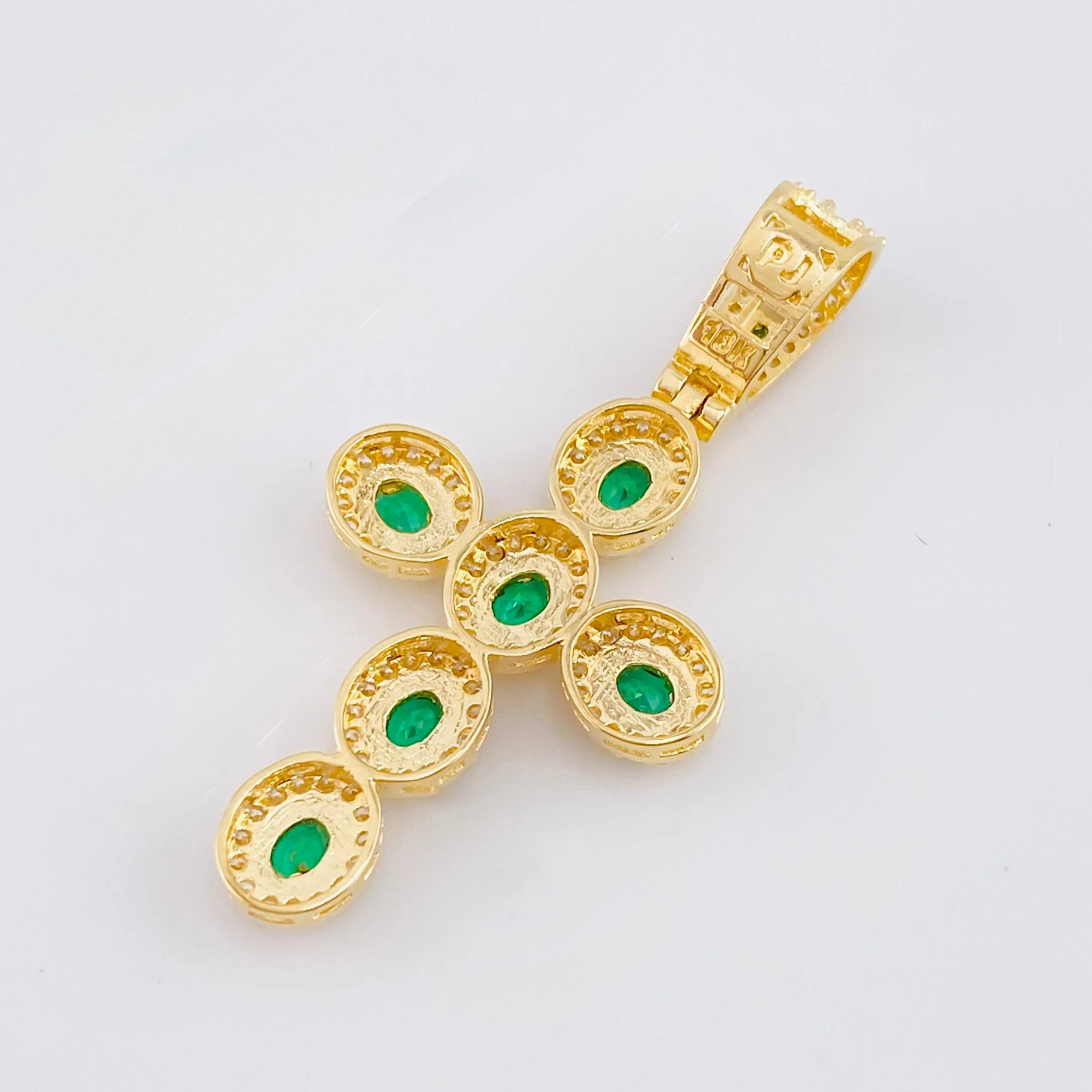 Dije Cruz Ovalo Tupido 5.5gr / 4.2cm / Oro Amarillo 18K © - Image 4