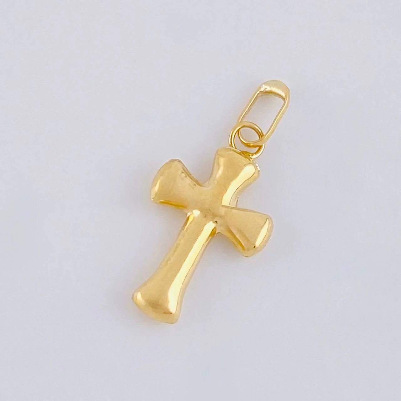 Dije Cruz Puntas Curvas 0.4g / 1.9cm Oro Amarillo 18K - Image 2