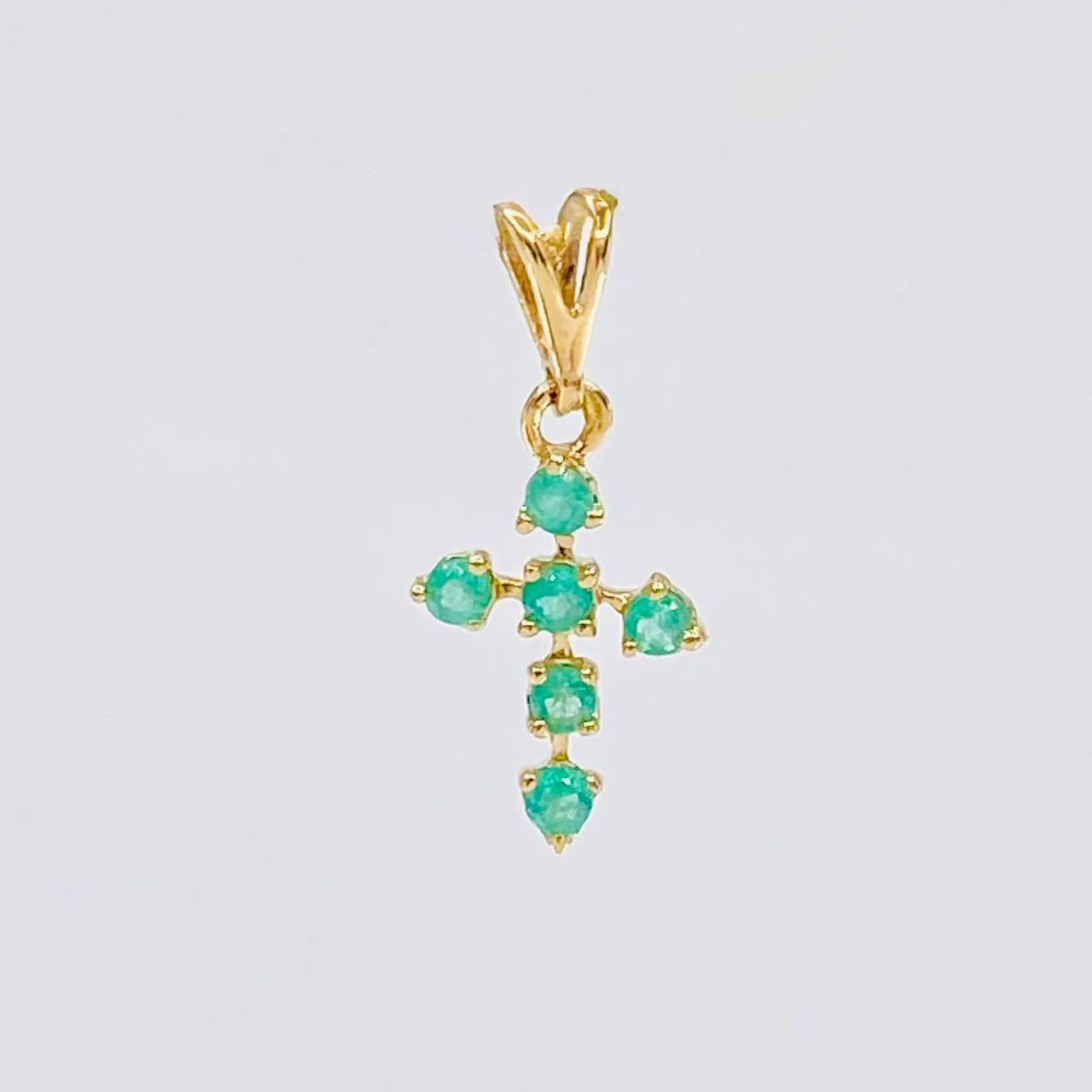 Dije Cruz Puntas Flechas Esmeraldas 10pts 0.35g / 1.4cm Oro Amarillo 18K - Image 2