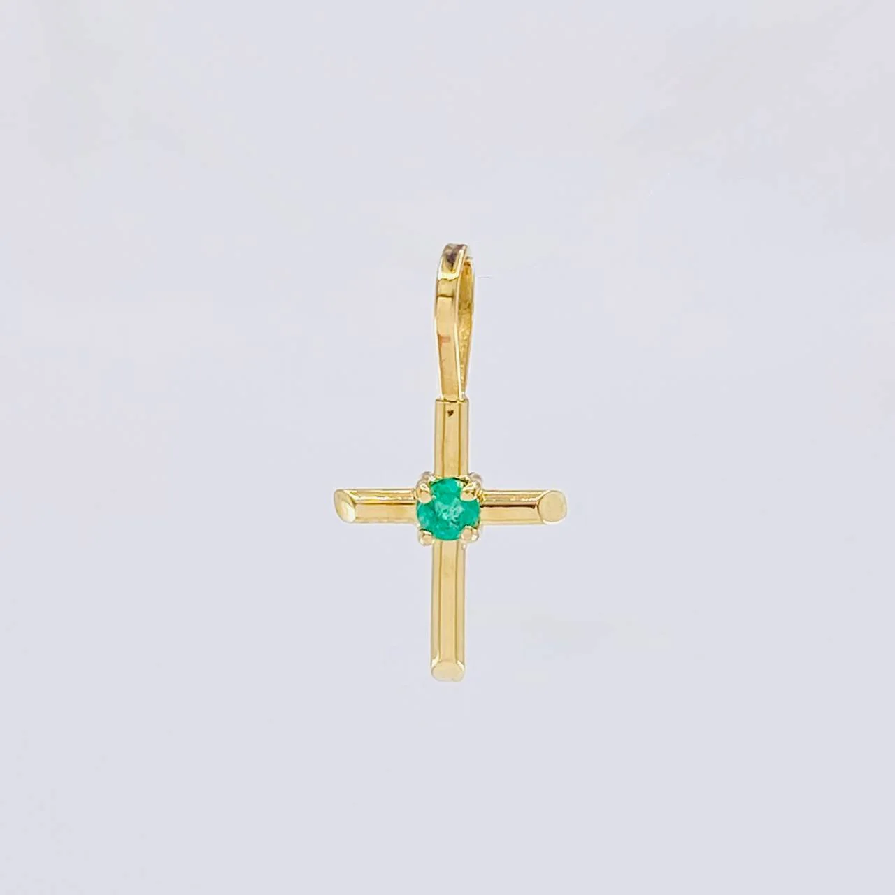 Dije Cruz Puntas Lisas Esmeralda 6pts 0.35g / 1.7cm Oro Amarillo 18K - Image 2