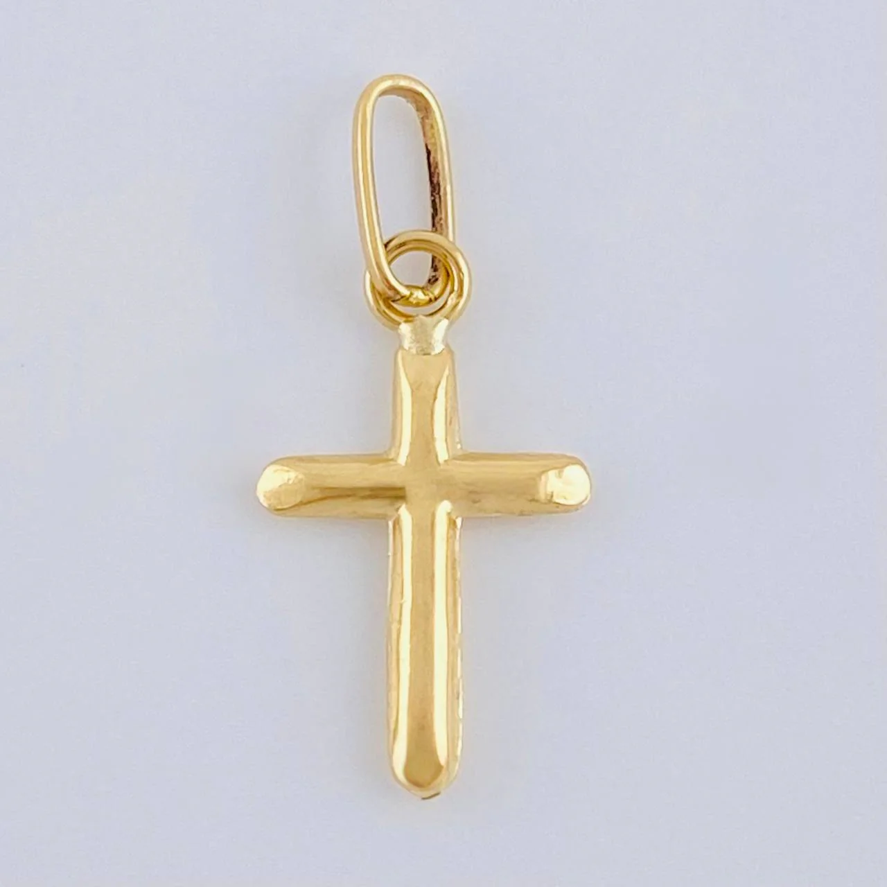 Dije Cruz Puntas Planas 0.45 g / 2.4 cm Oro Amarillo 18K - Image 2
