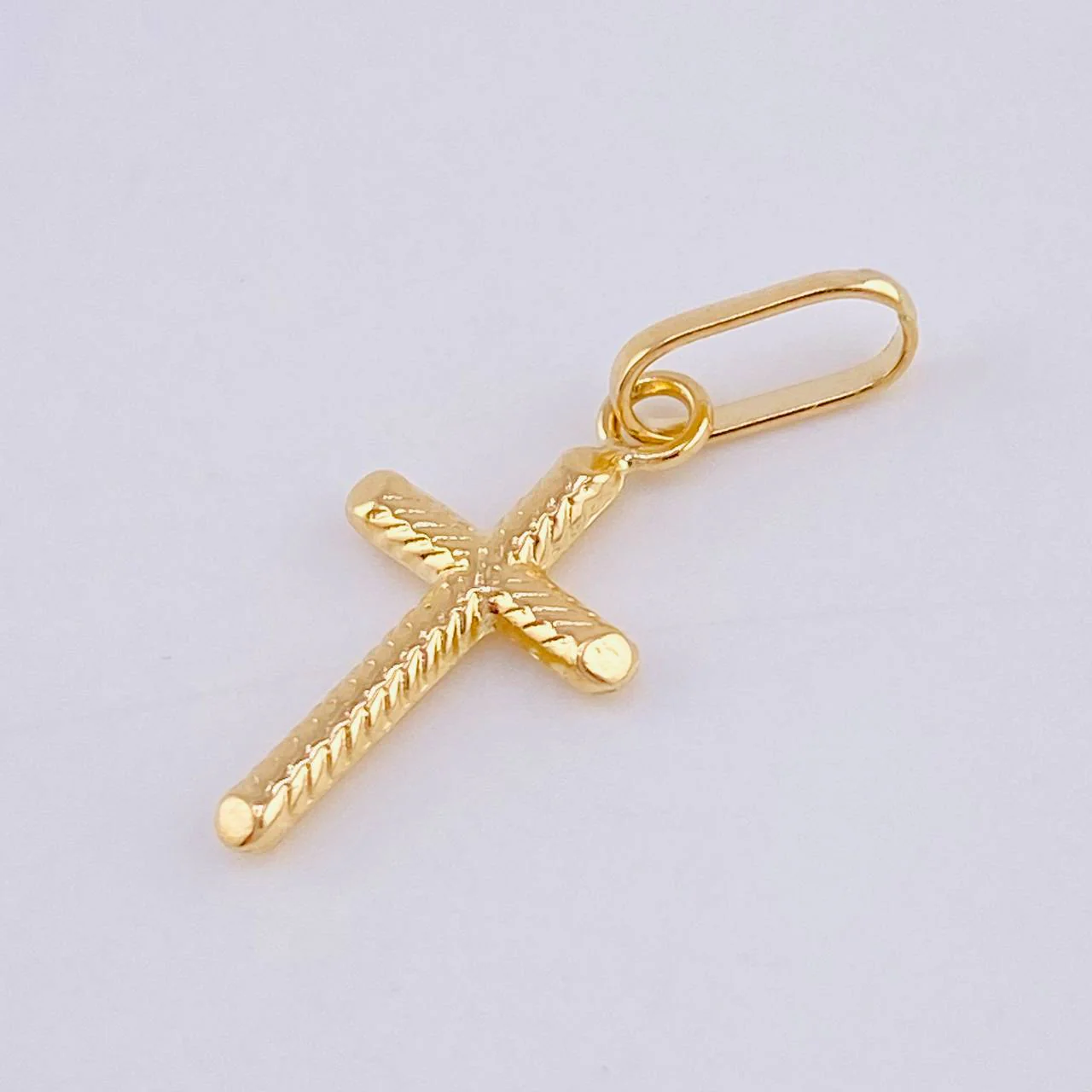 Dije Cruz Rayas Espiral 0.55gr / 2.5cm / Oro Amarillo 18K - Image 3