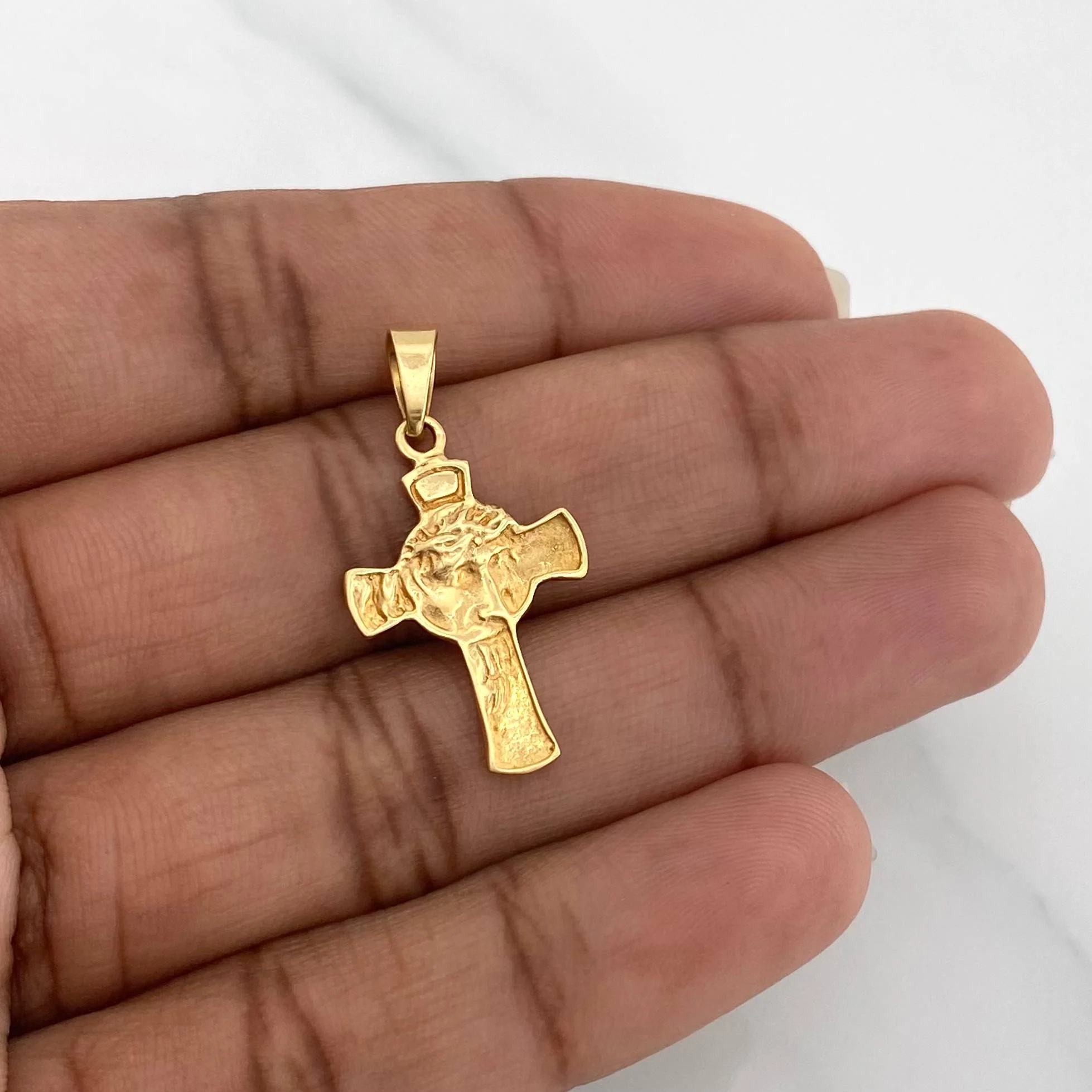 Dije Cruz Rostro Cristo 1.95 g / 2.9 cm Oro Amarillo 18K - Image 4