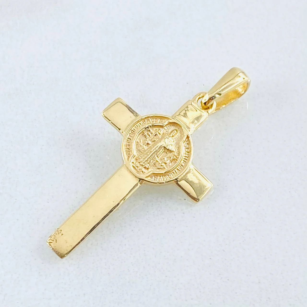 Dije Cruz San Benito 2.05gr / 3cm / Oro Amarillo 18K © - Image 3