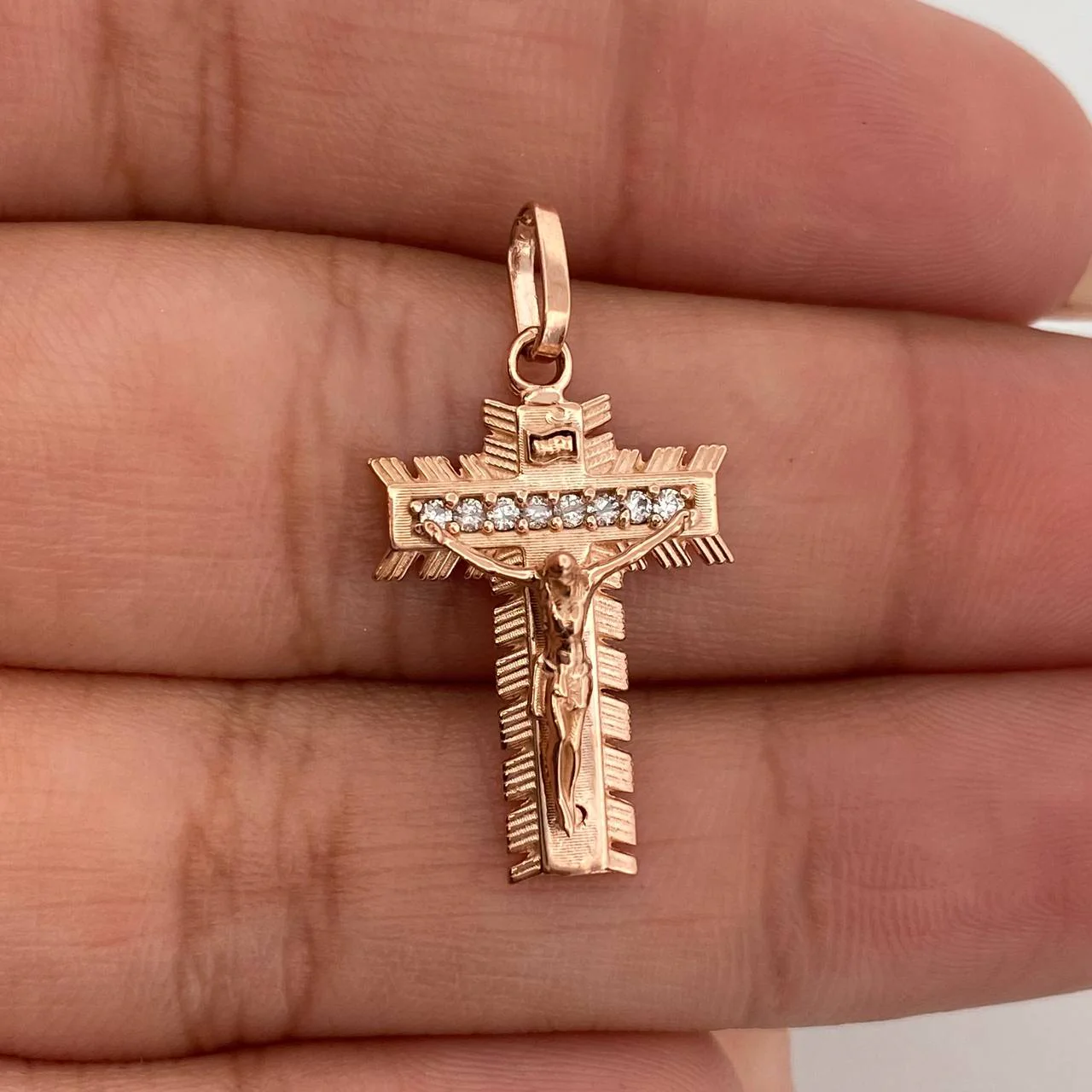 Dije Cruz Señor De Los Milagros 2.1gr / 2.7cm / Oro Rosa 18K % - Image 4