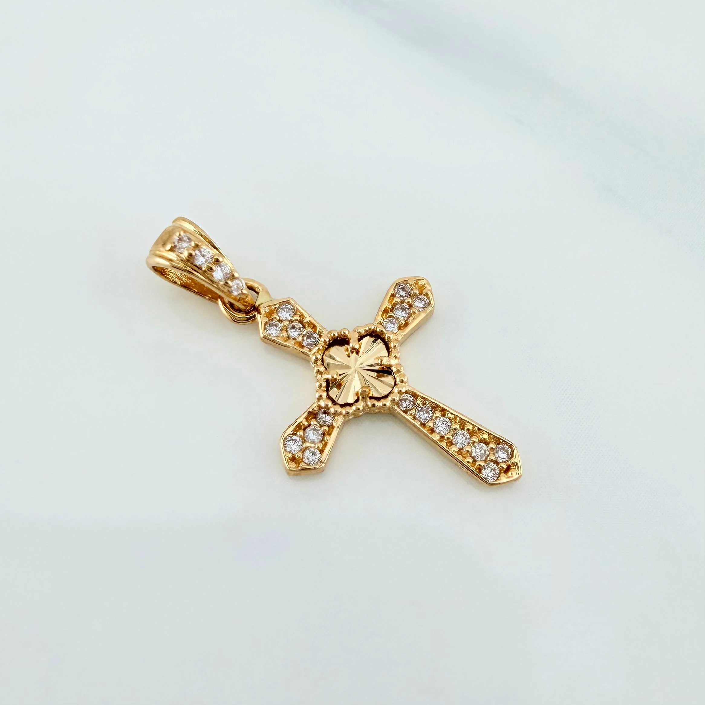 Dije Cruz Trebol 1.1 g / 2.4 cm Oro Amarillo 18K - Image 2